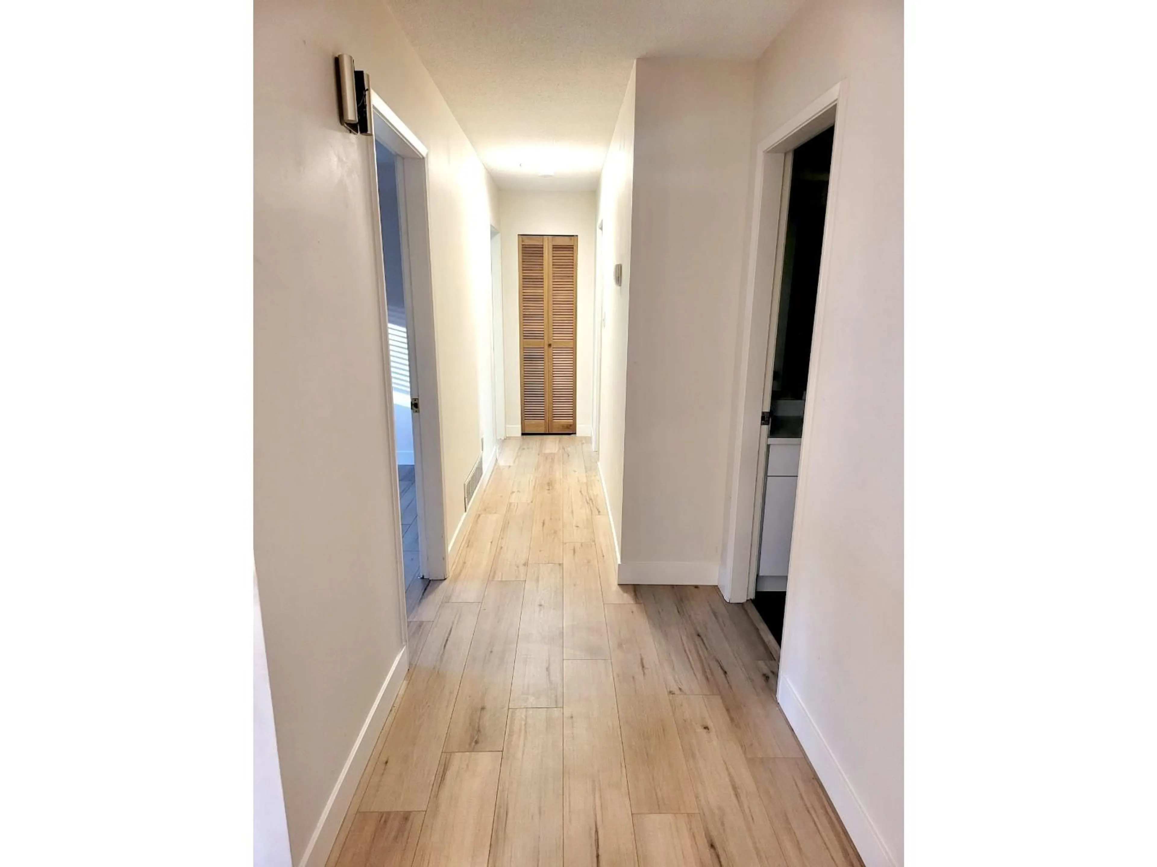 Indoor entryway for 7328 YORK, Delta British Columbia V4C4L5