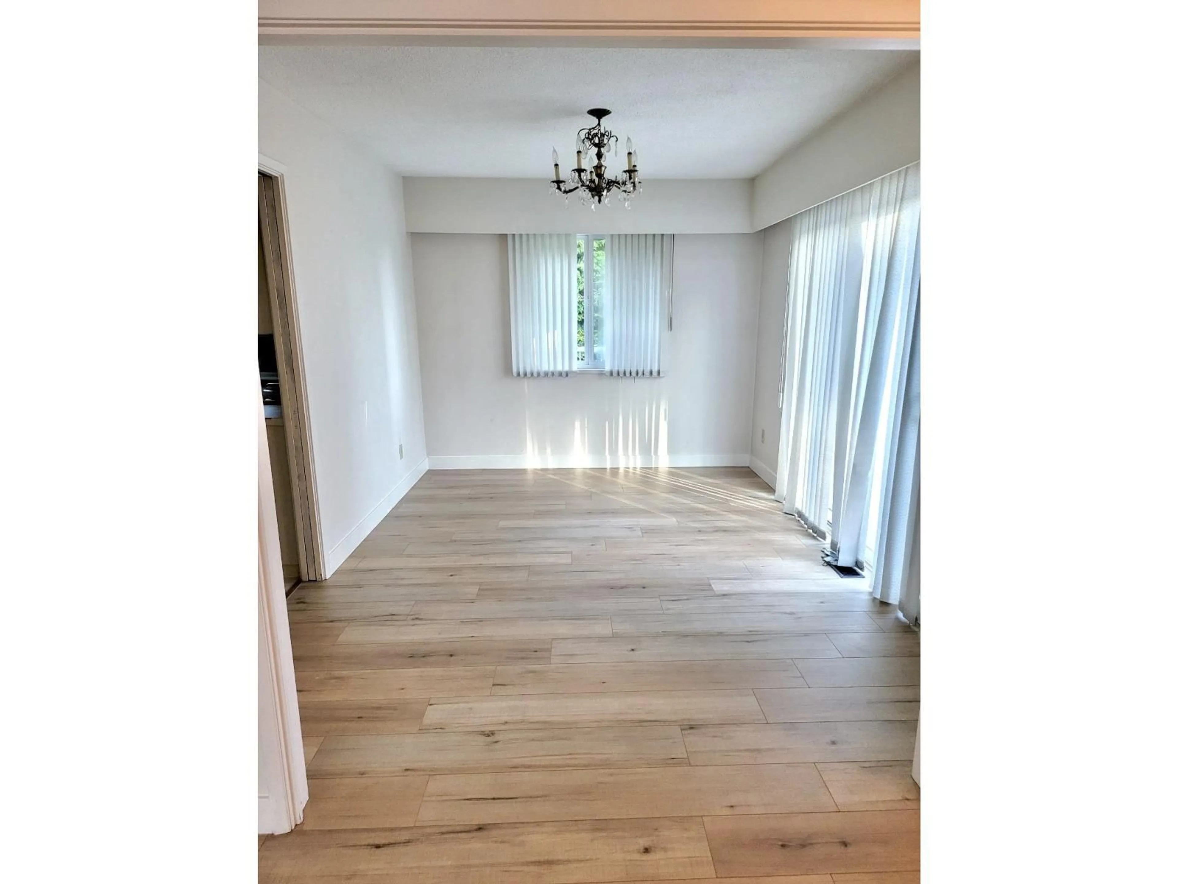 A pic of a room for 7328 YORK, Delta British Columbia V4C4L5