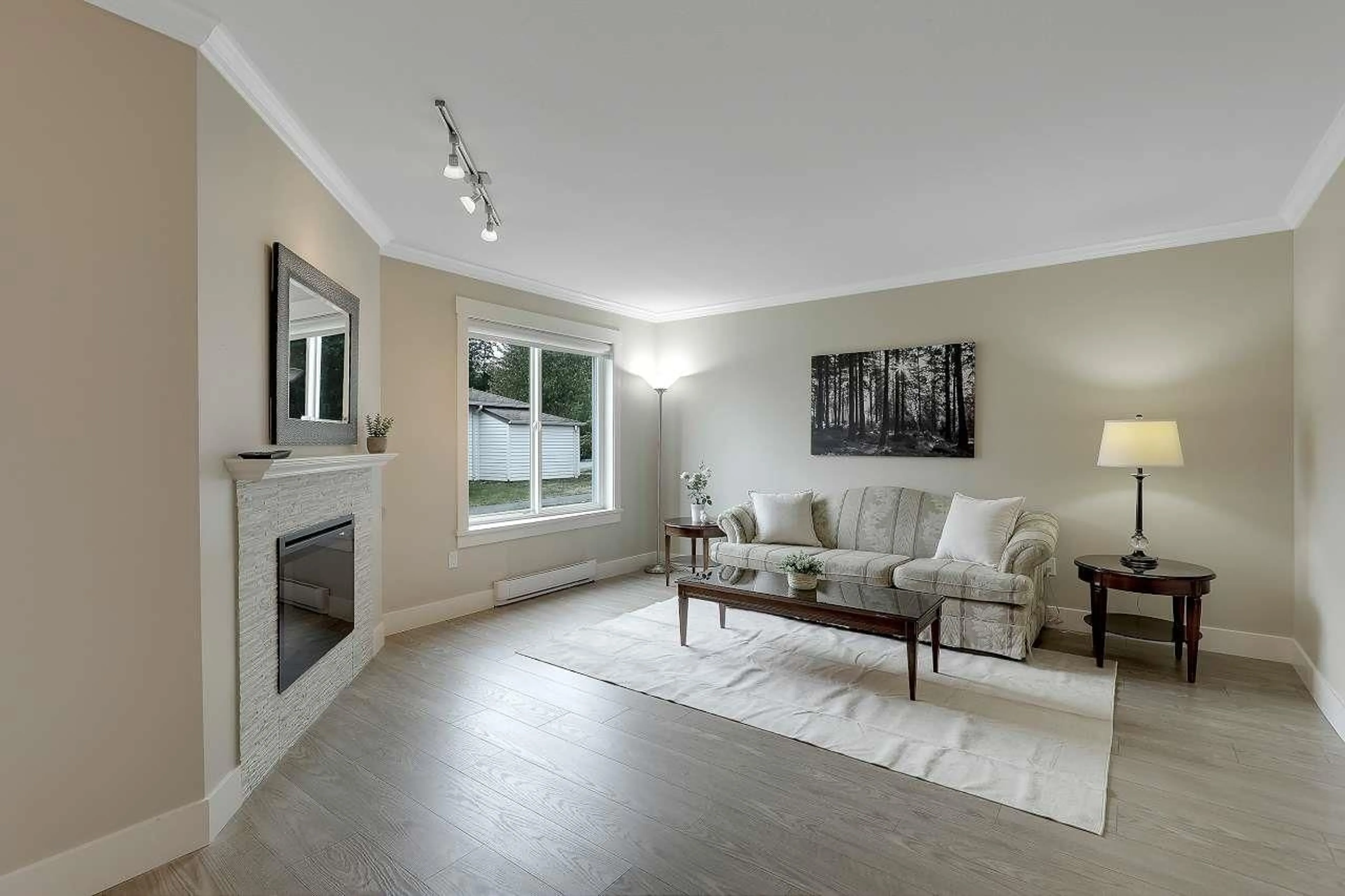 Living room with furniture, unknown for 2 - 12952 17, Surrey British Columbia V4A1T5