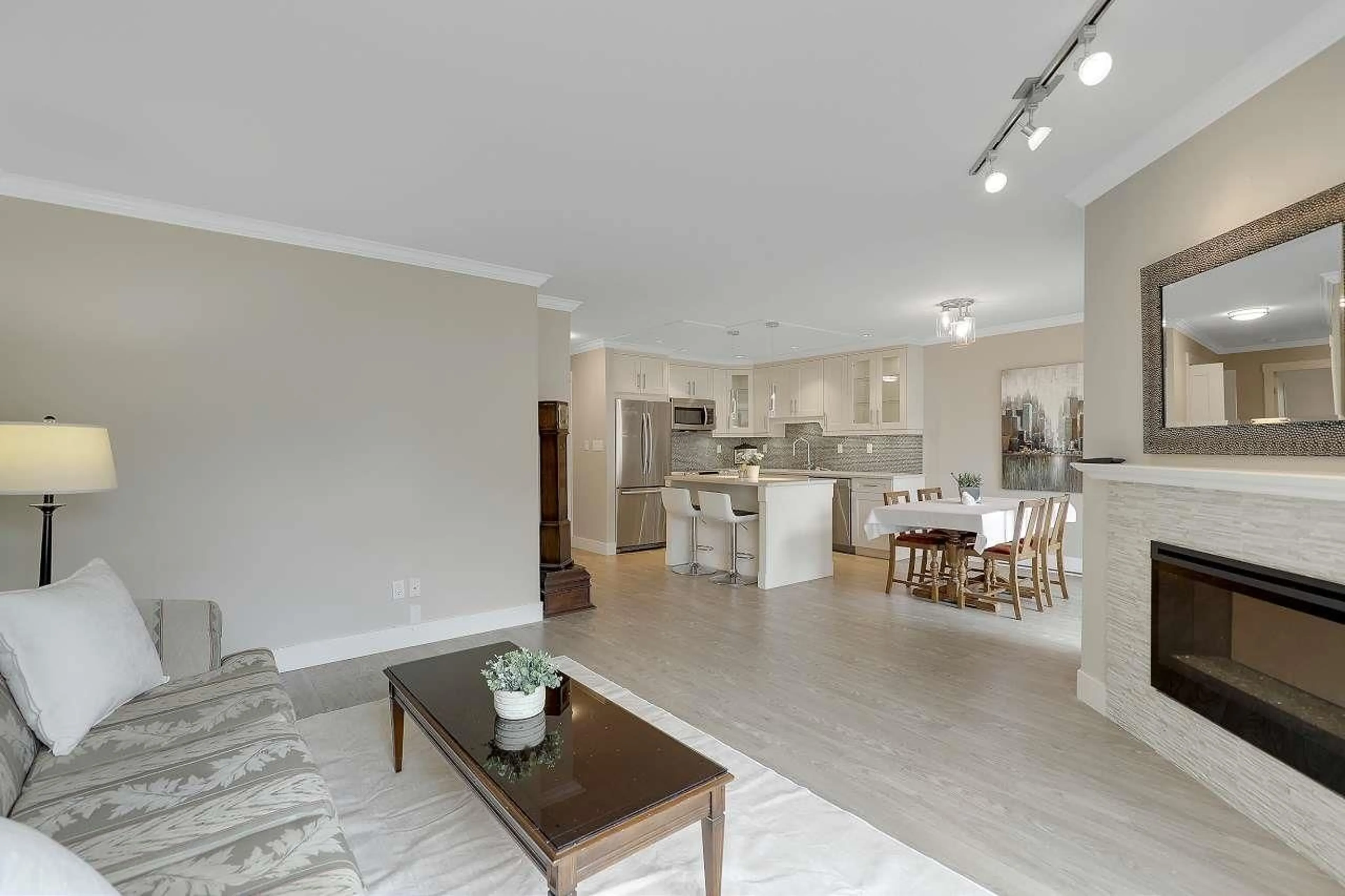 Open concept kitchen, unknown for 2 - 12952 17, Surrey British Columbia V4A1T5