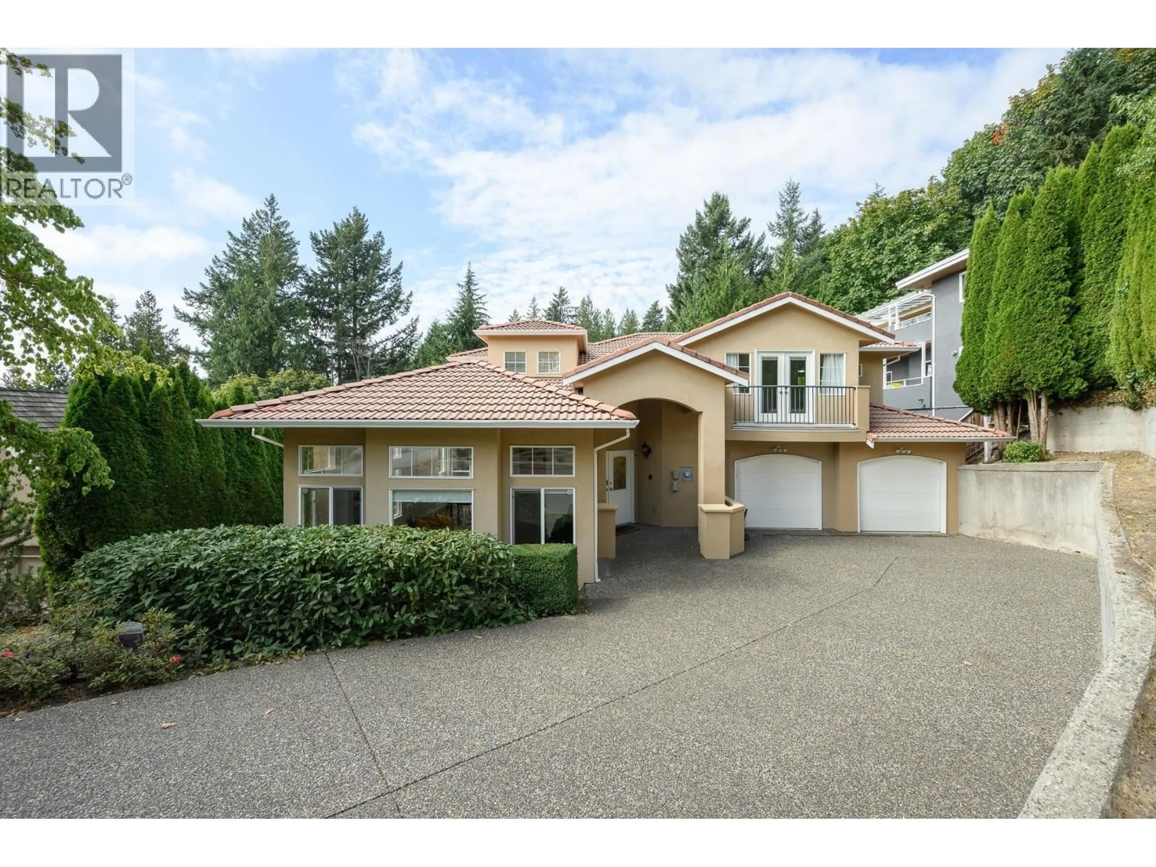 Home with vinyl exterior material, street for 2757 CHELSEA COURT, West Vancouver British Columbia V7S3E9