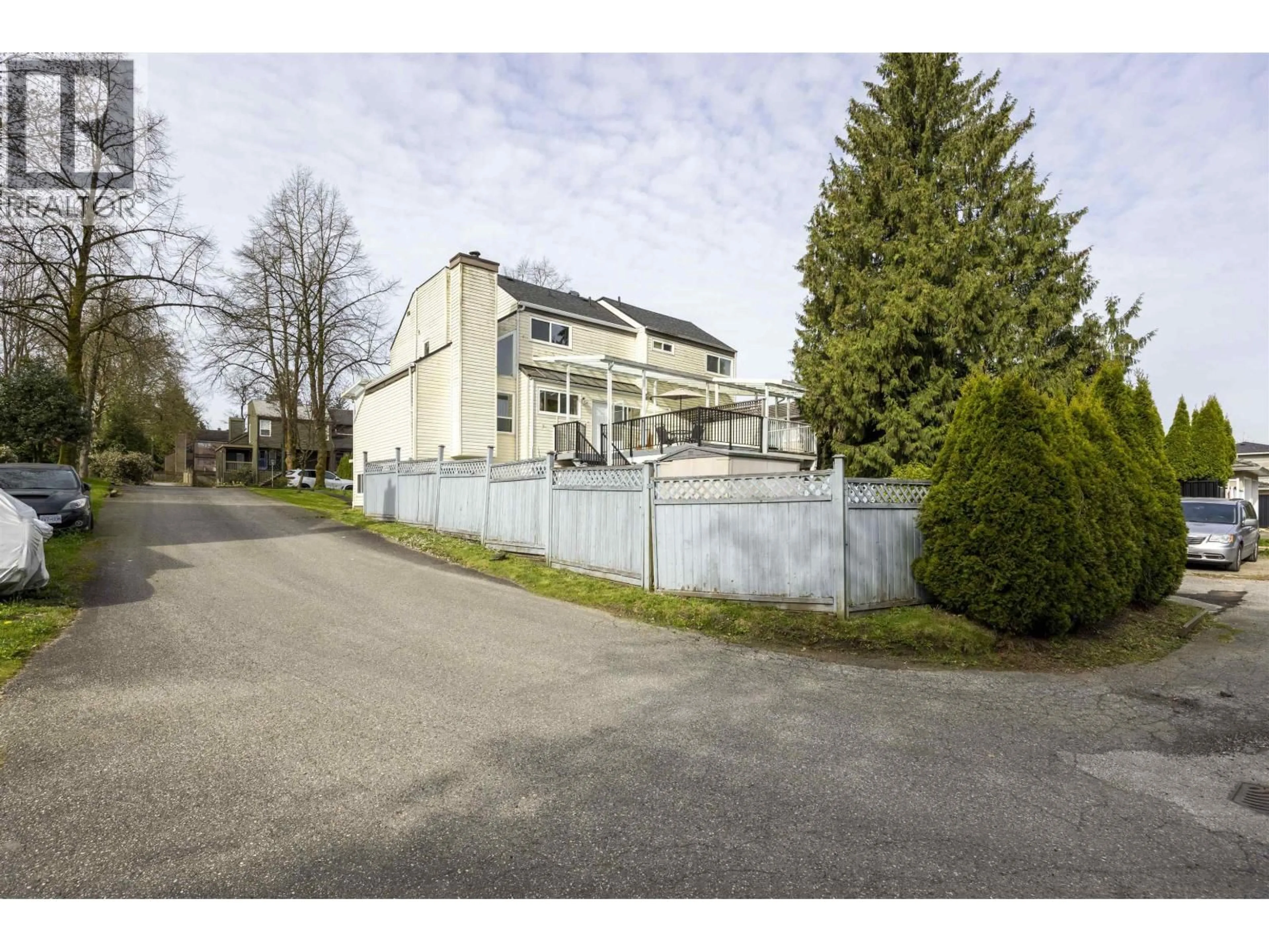 A pic from outside/outdoor area/front of a property/back of a property/a pic from drone, street for 5602 CLAUDE AVENUE, Burnaby British Columbia V5E2M6