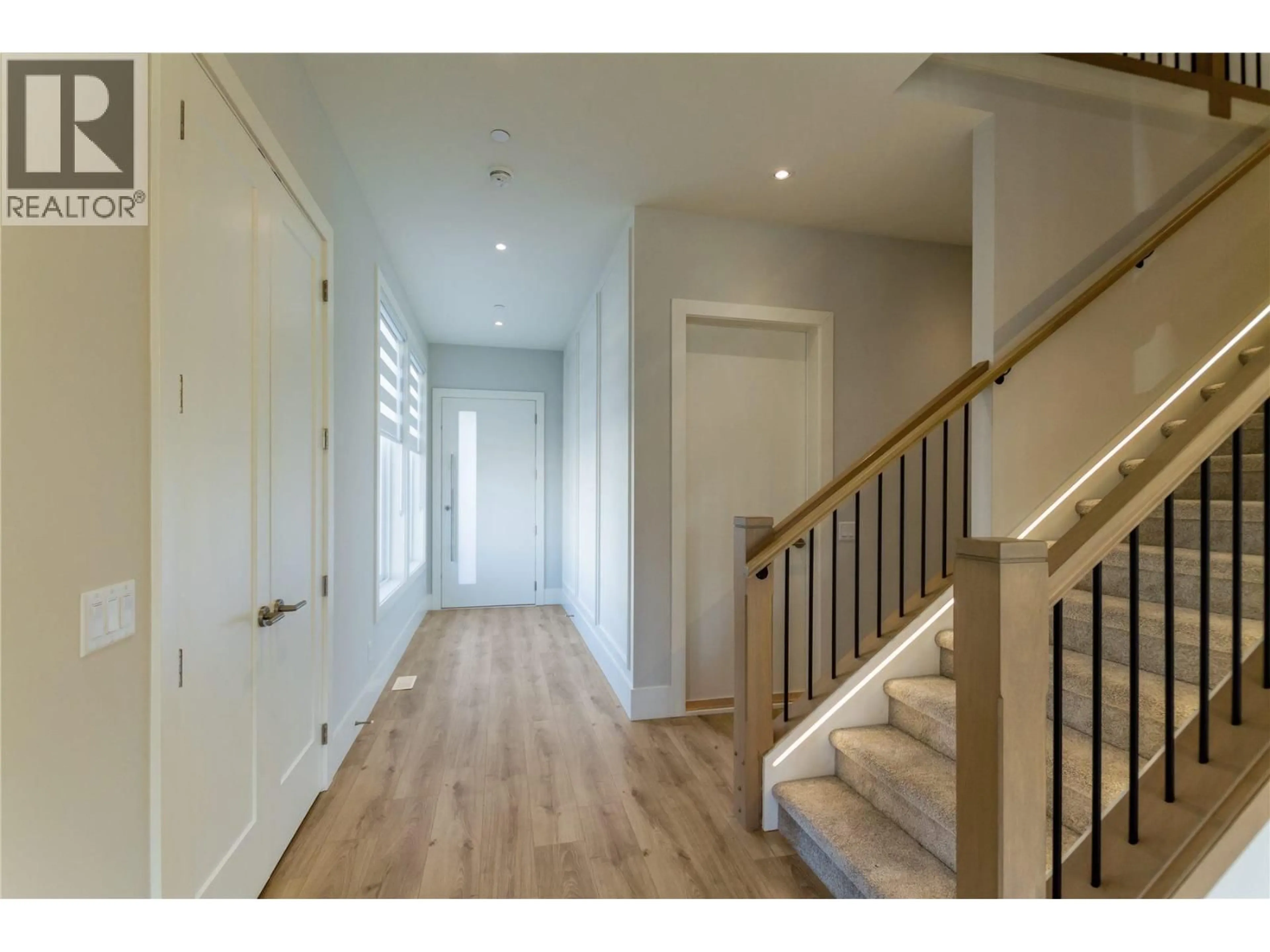 Indoor entryway for 10897 MORRISETTE PLACE, Maple Ridge British Columbia V2W1G8