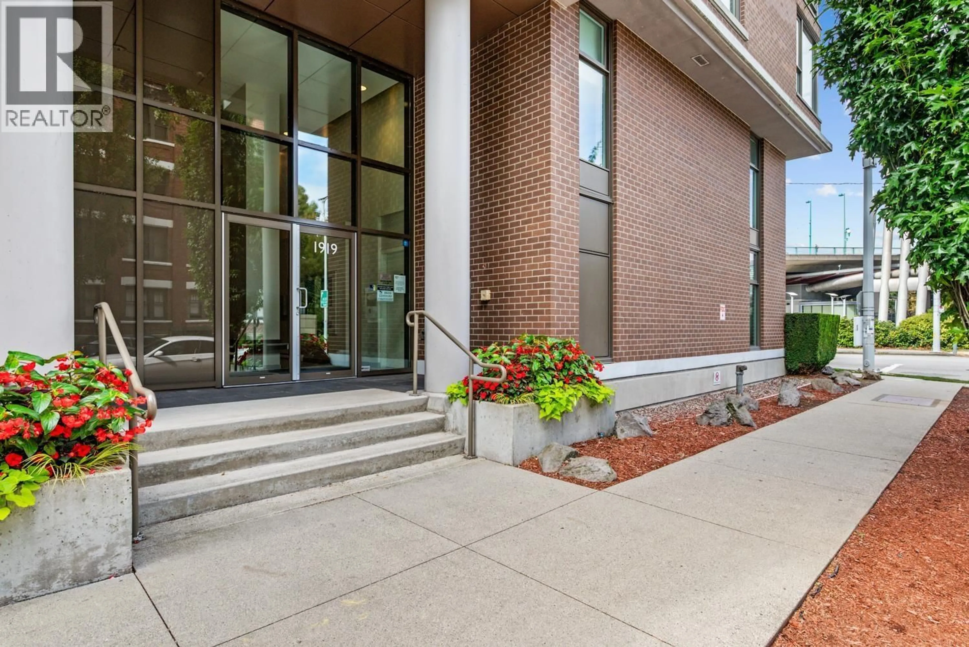 Indoor foyer for 203 - 1919 WYLIE STREET, Vancouver British Columbia V5Y0E7