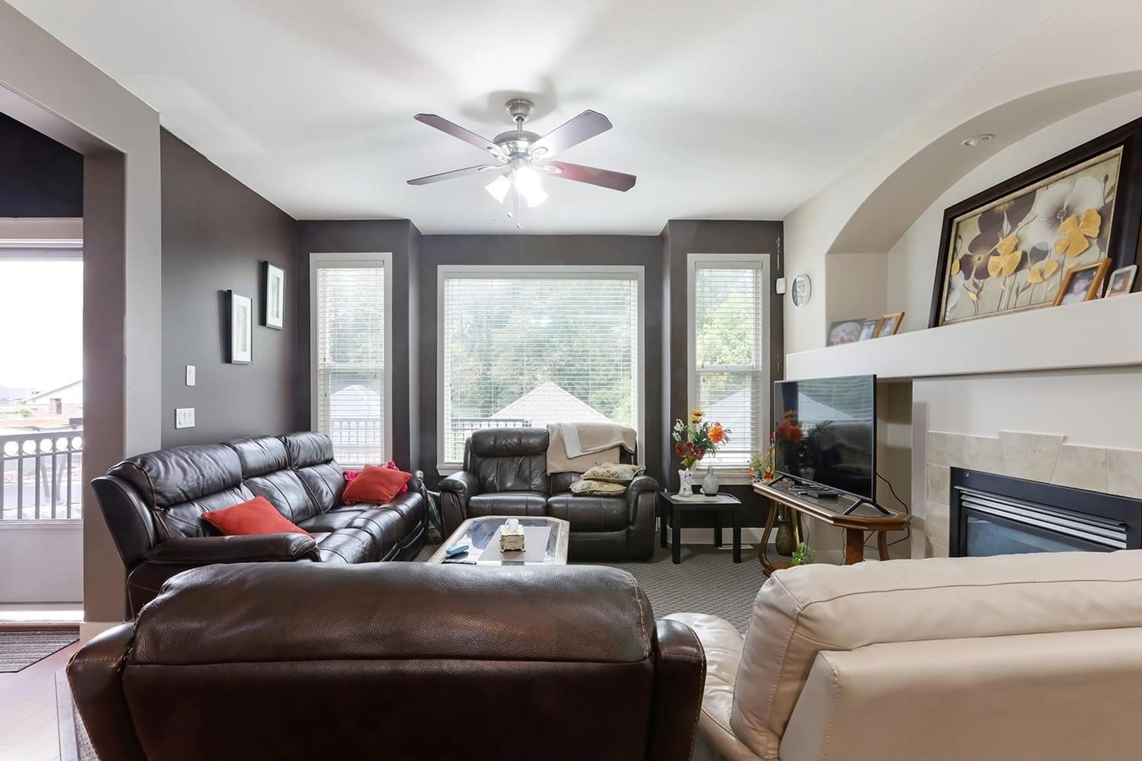 Living room with furniture, unknown for 14629 60, Surrey British Columbia V3S1R5