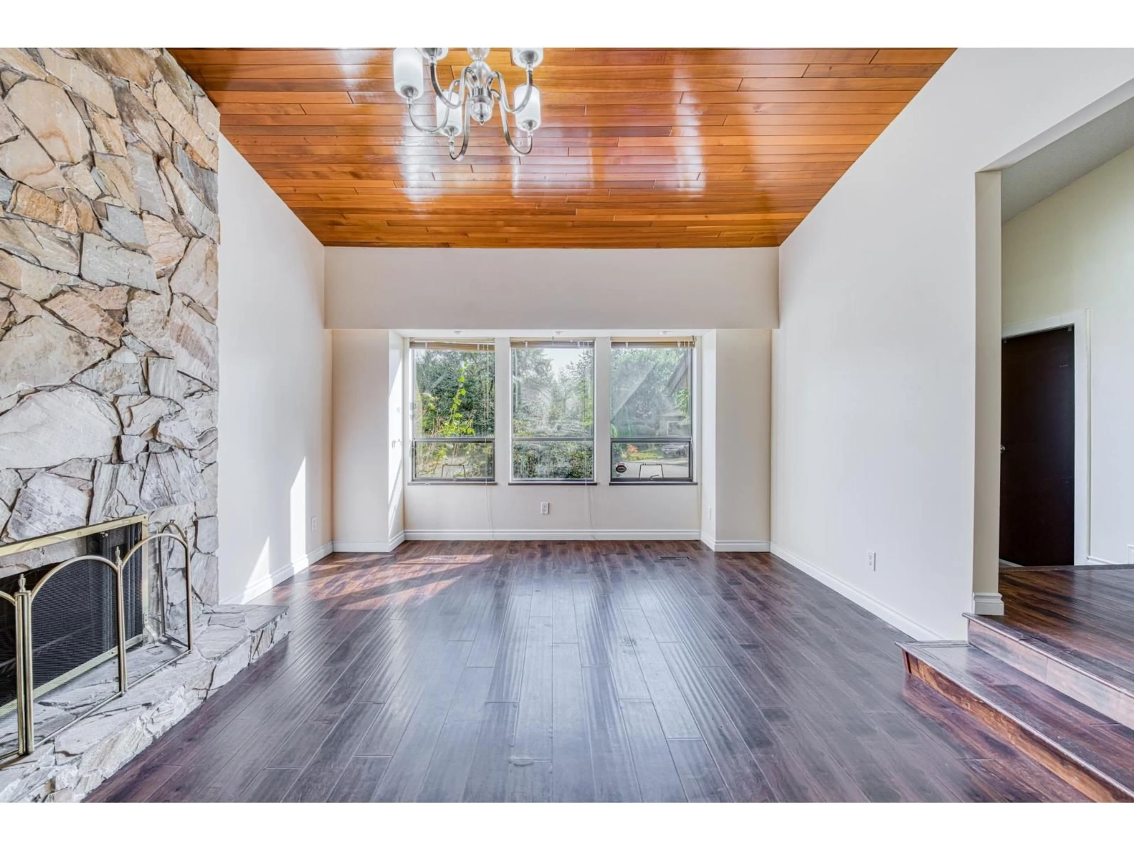 Indoor entryway for 10035 157A, Surrey British Columbia V4N2R5