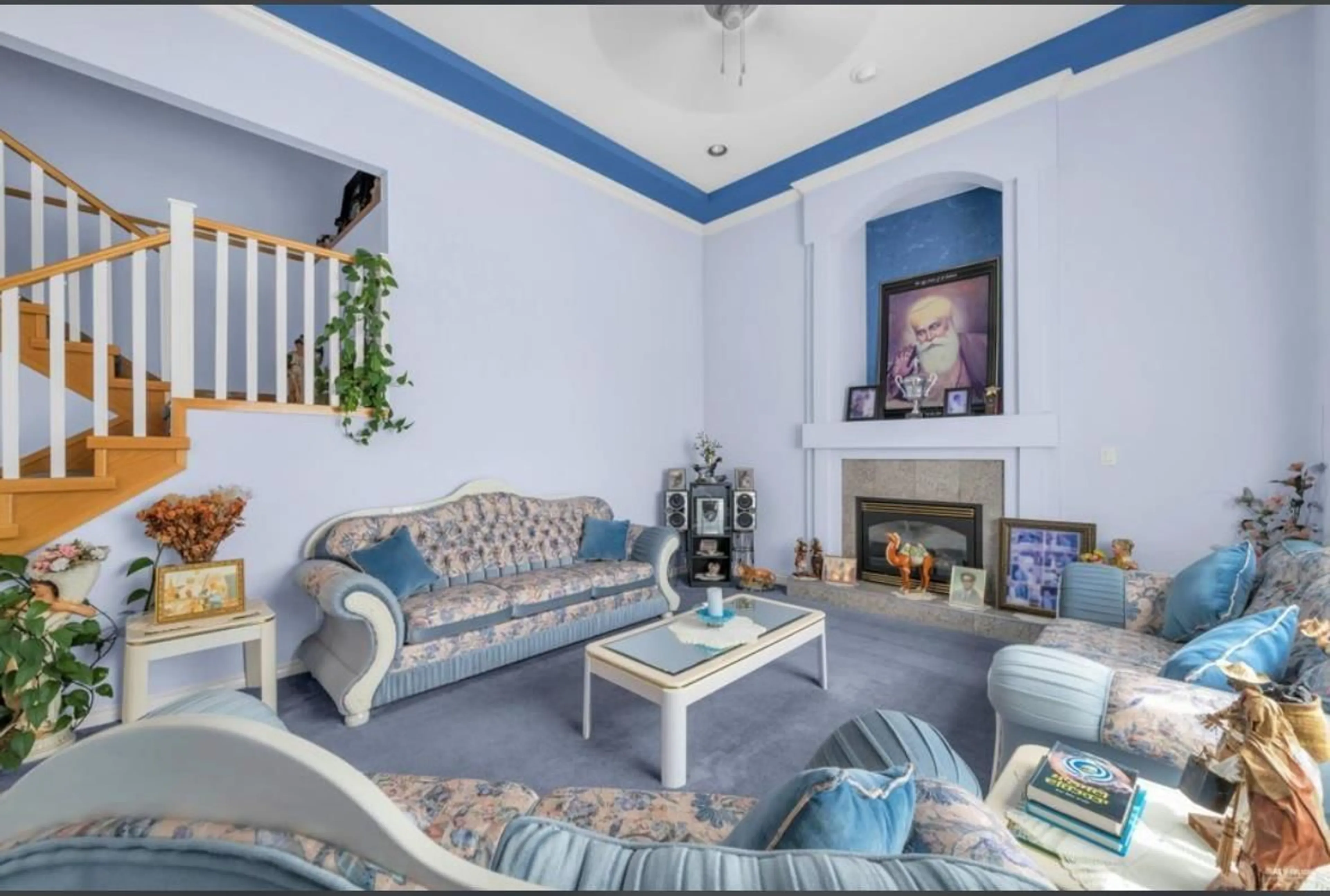 Living room with furniture, unknown for 15811 96, Surrey British Columbia V4N2R8
