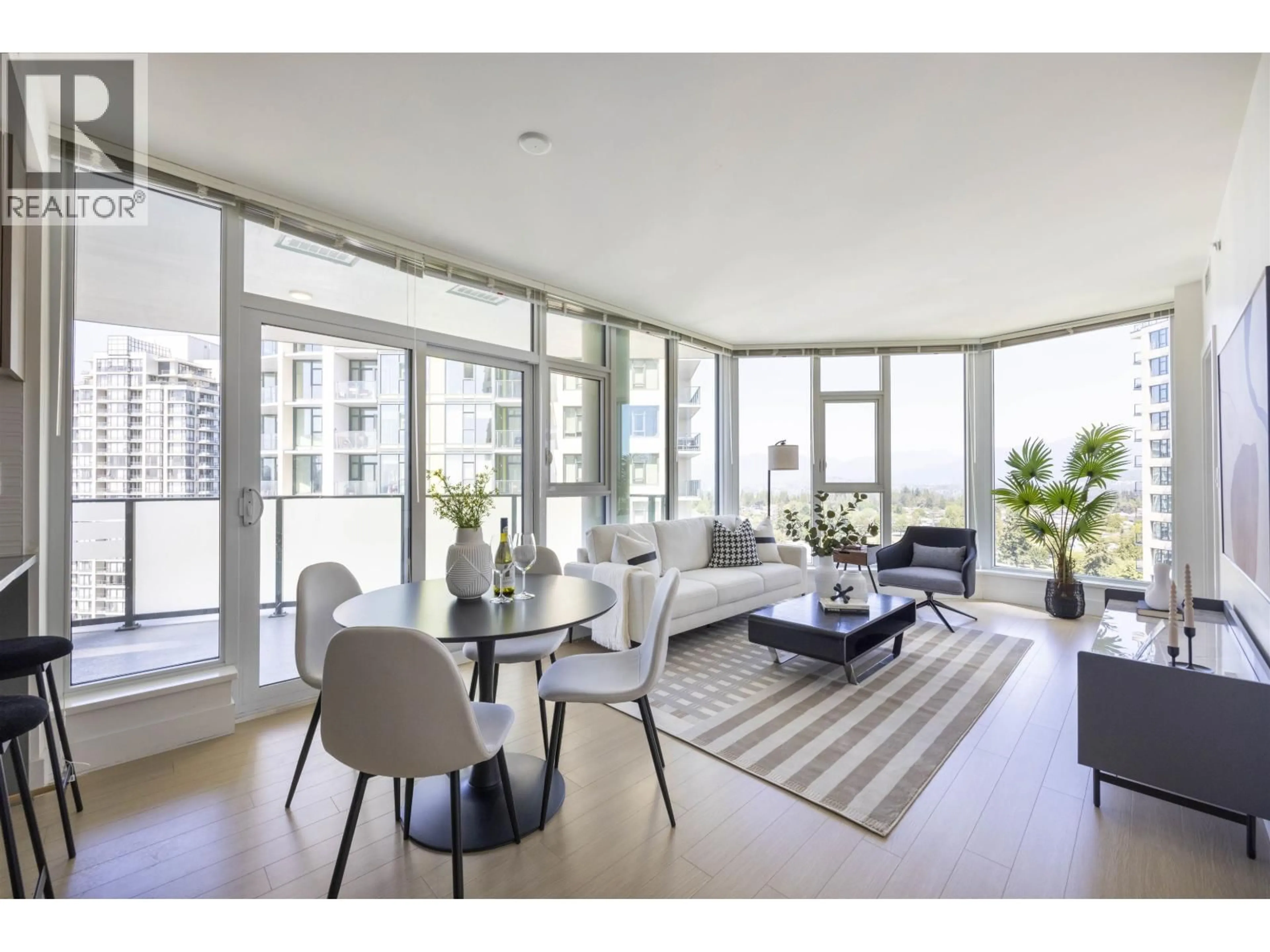 Living room with furniture, unknown for 1802 - 7388 KINGSWAY, Burnaby British Columbia V3N0G9