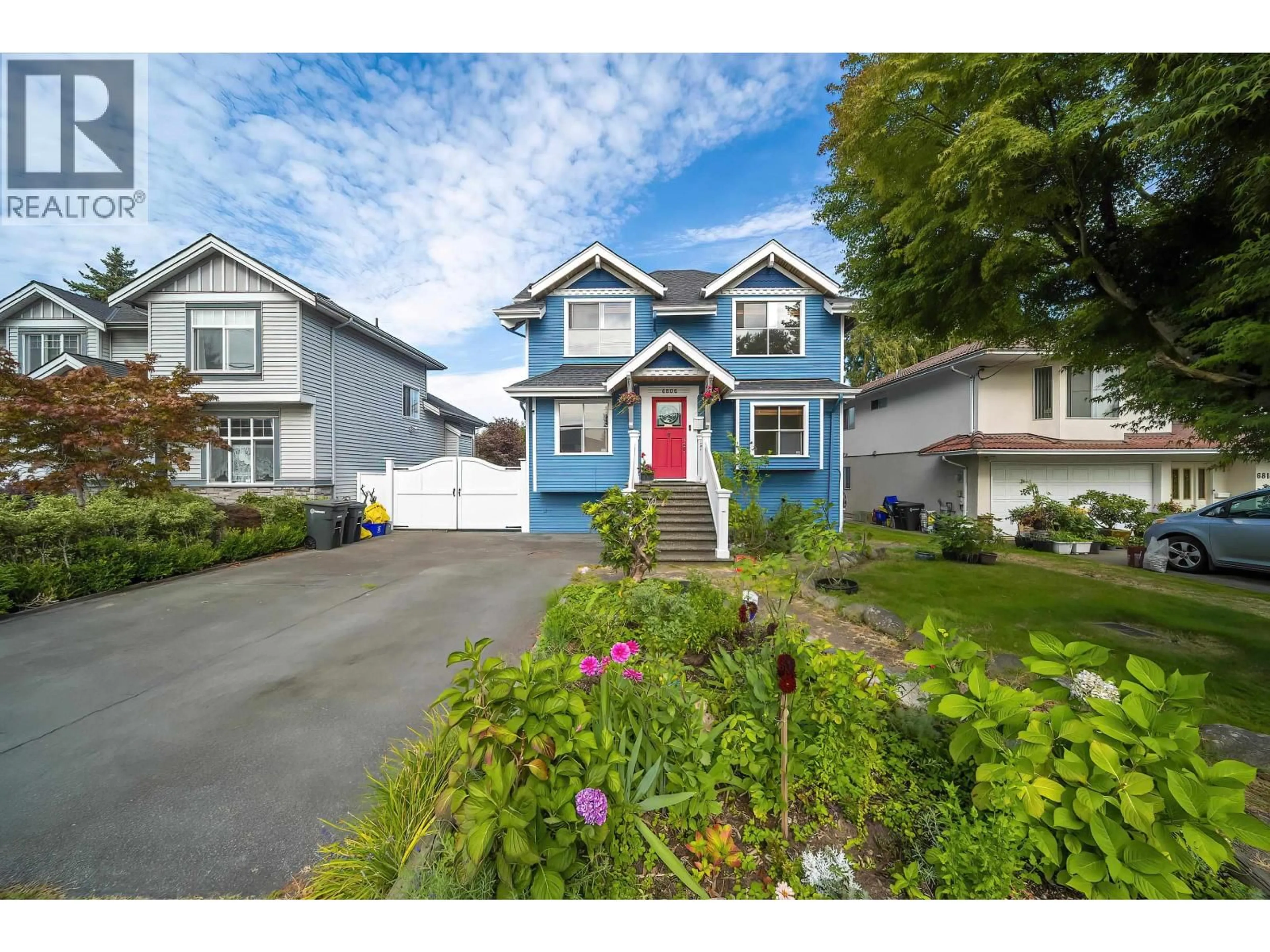 Home with vinyl exterior material, street for 6806 LINDEN AVENUE, Burnaby British Columbia V5E3G4