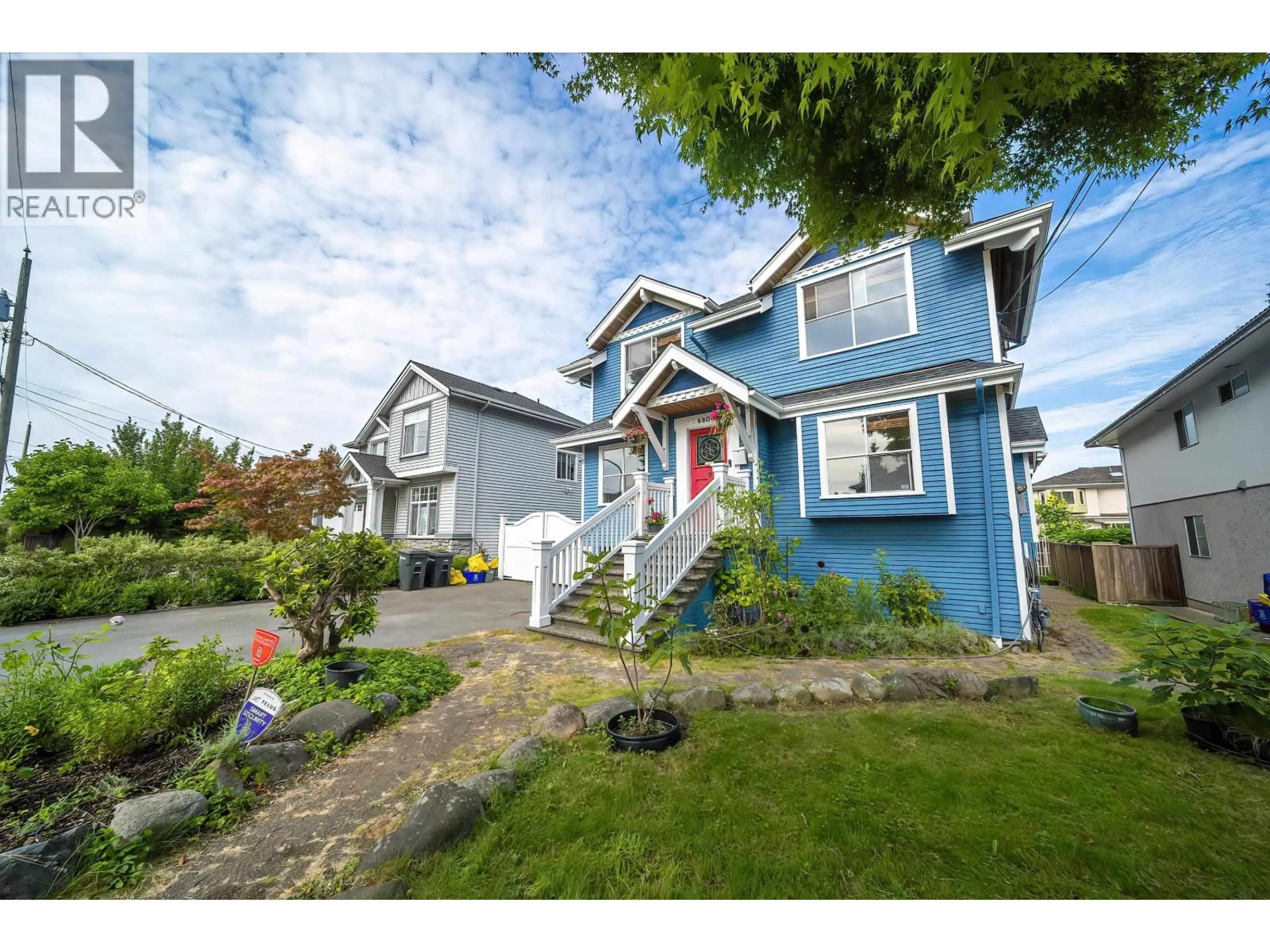 Home with vinyl exterior material, street for 6806 LINDEN AVENUE, Burnaby British Columbia V5E3G4