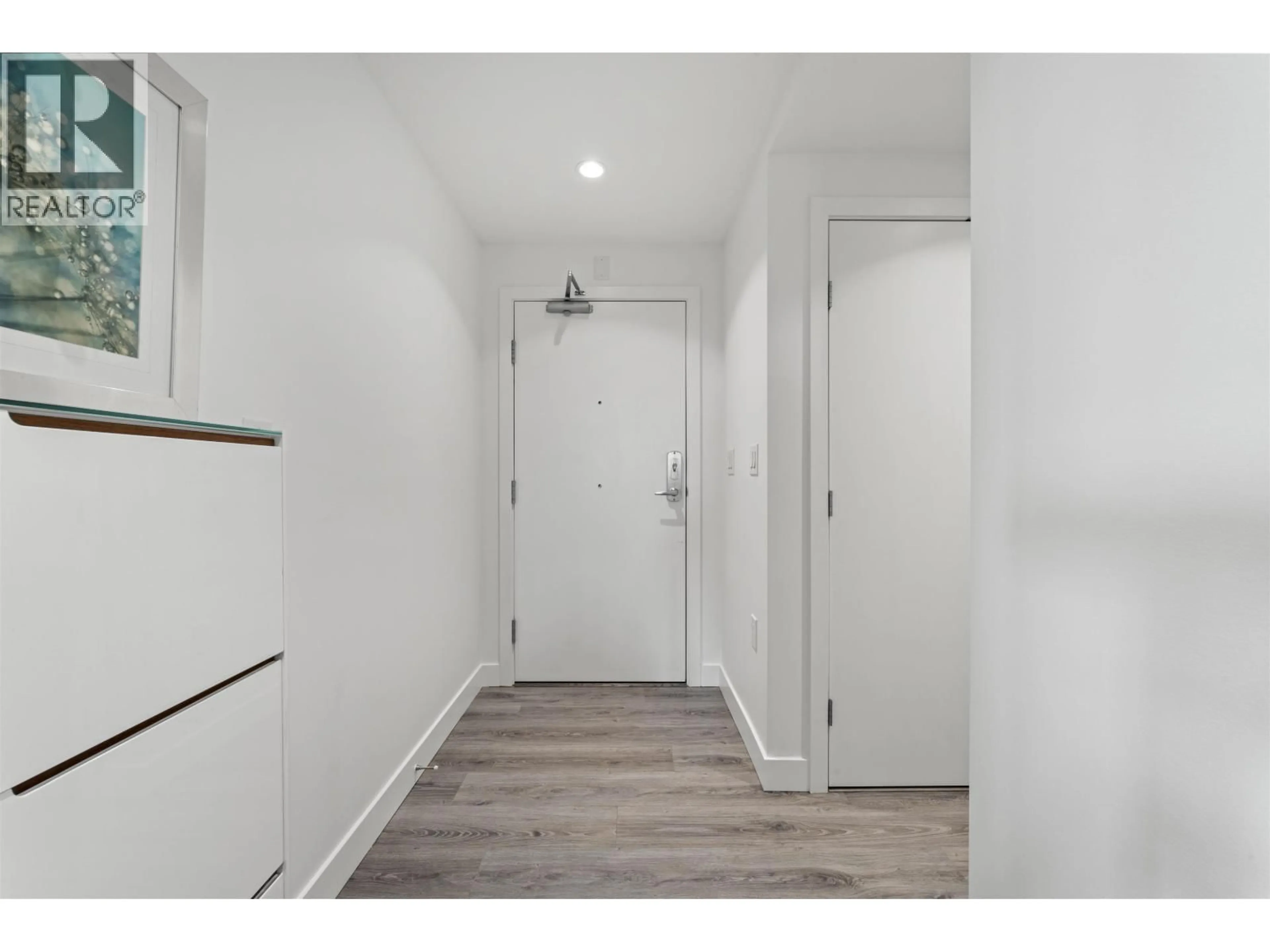 Indoor entryway for 8181 CHESTER STREET, Vancouver British Columbia V5X0J9