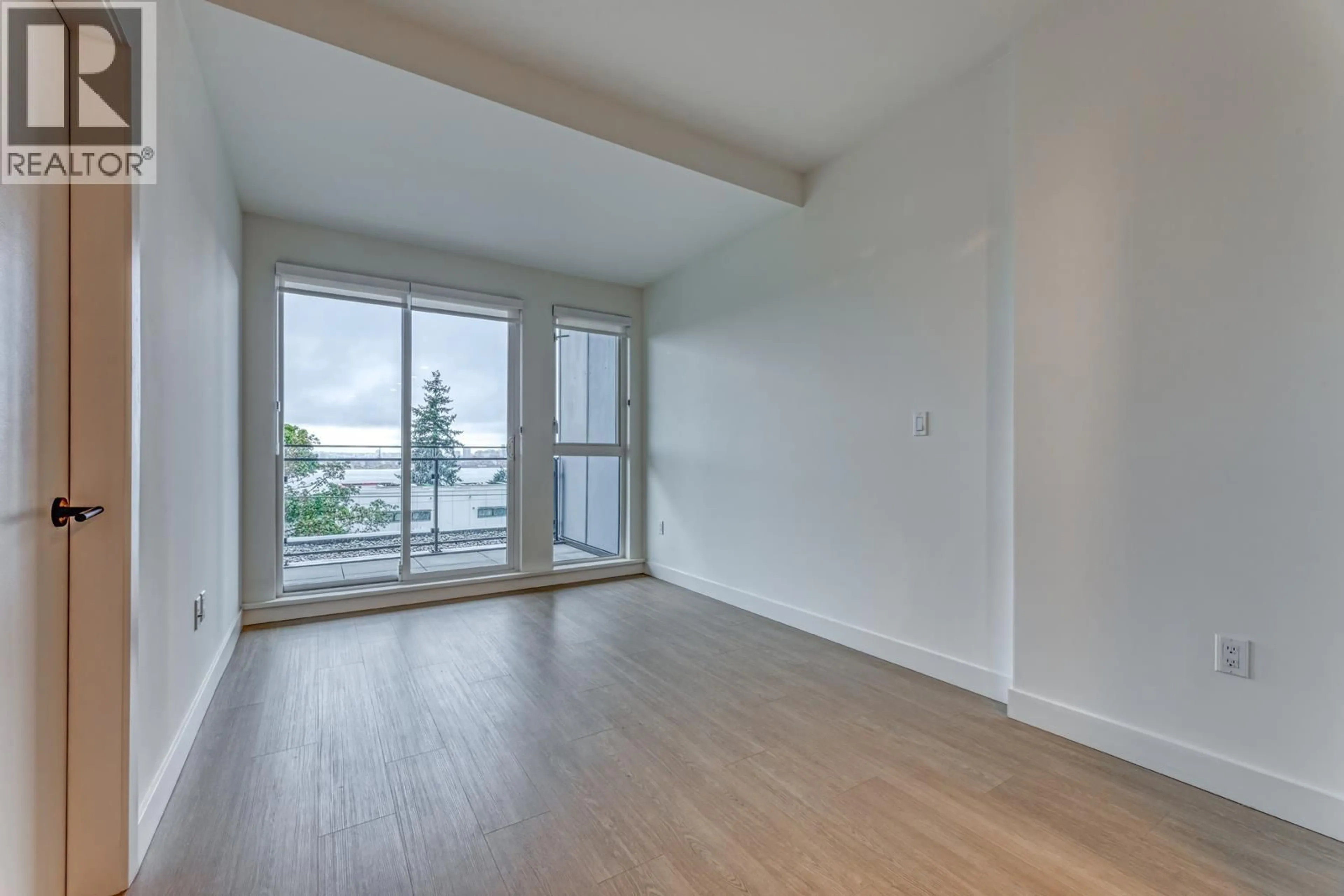 A pic of a room for 557 - 422 3RD STREET, North Vancouver British Columbia V7L0K1