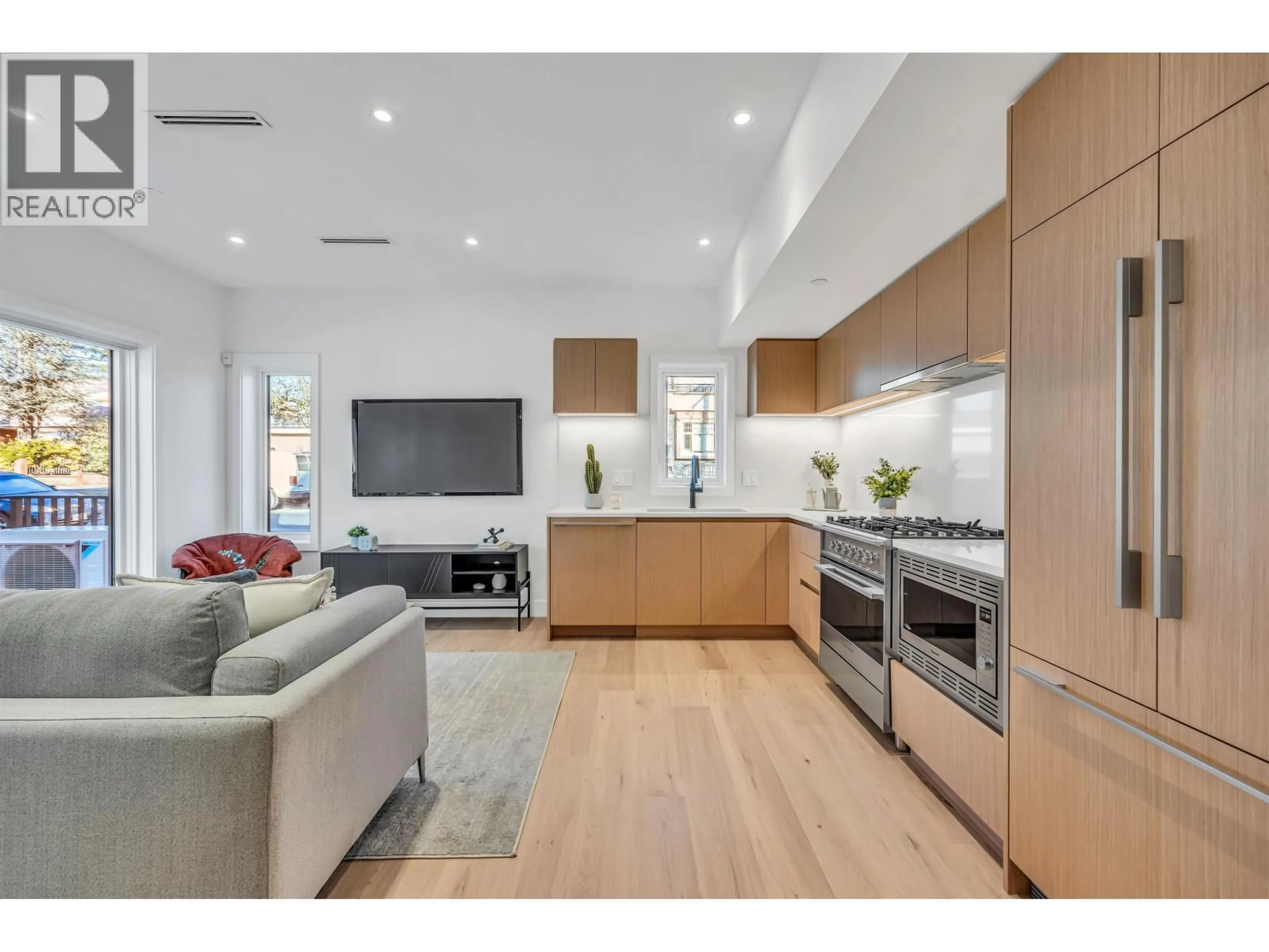 Open concept kitchen, unknown for 6815 OAK STREET, Vancouver British Columbia V6P1H5