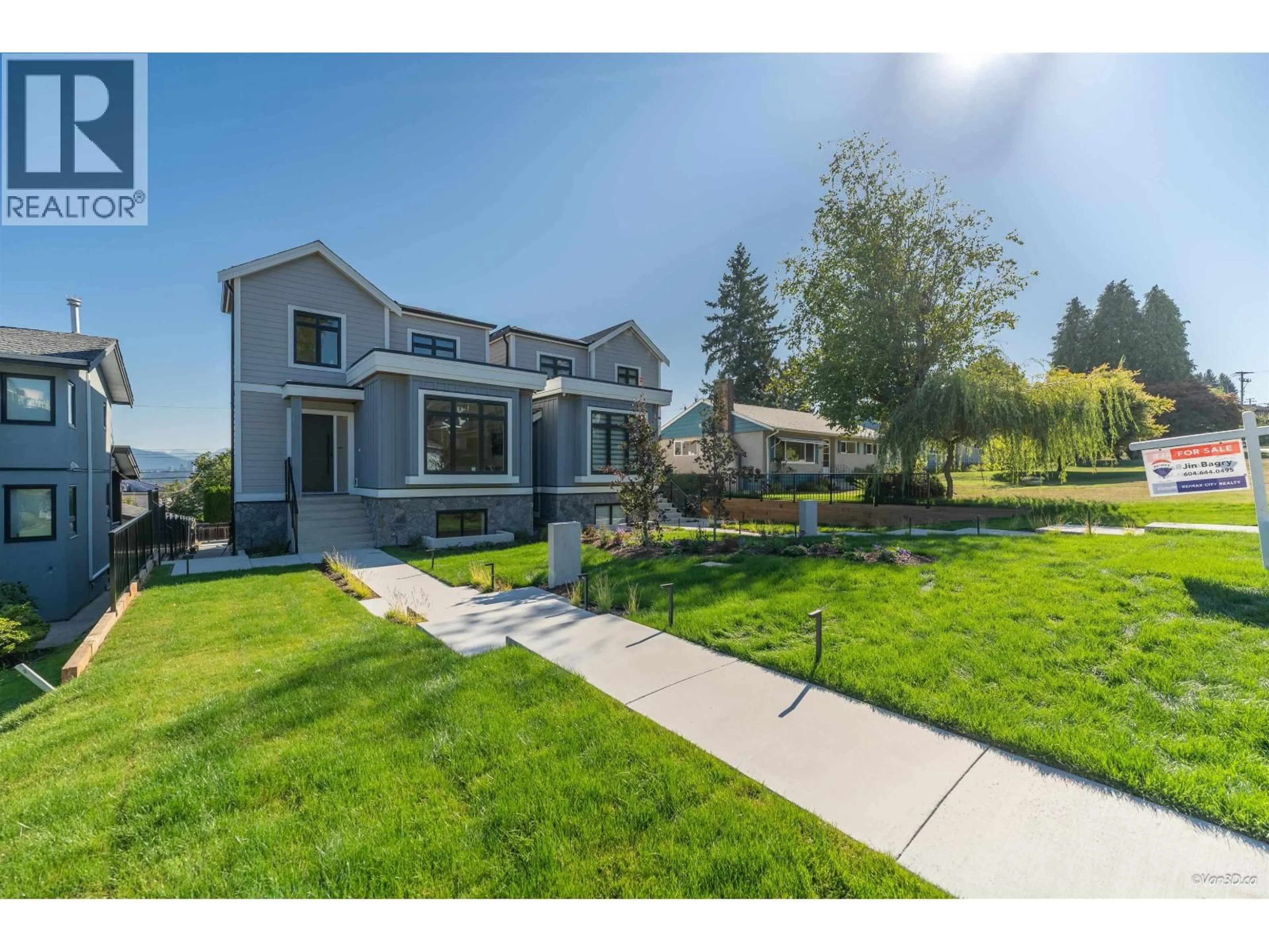 A pic from outside/outdoor area/front of a property/back of a property/a pic from drone, unknown for 5852 FORGLEN DRIVE, Burnaby British Columbia V5H3L3