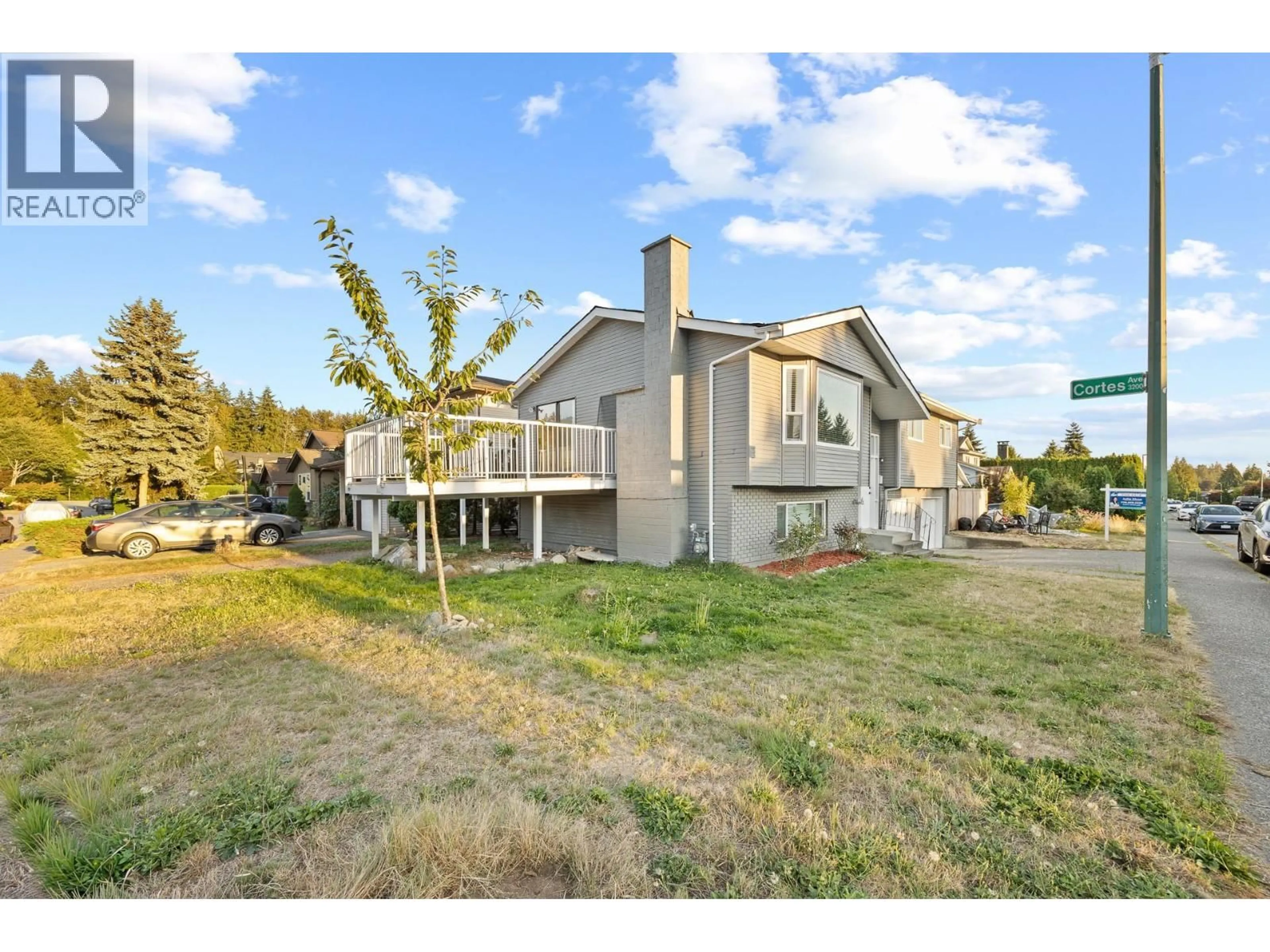 A pic from outside/outdoor area/front of a property/back of a property/a pic from drone, unknown for 1317 HORNBY STREET, Coquitlam British Columbia V3E1V3