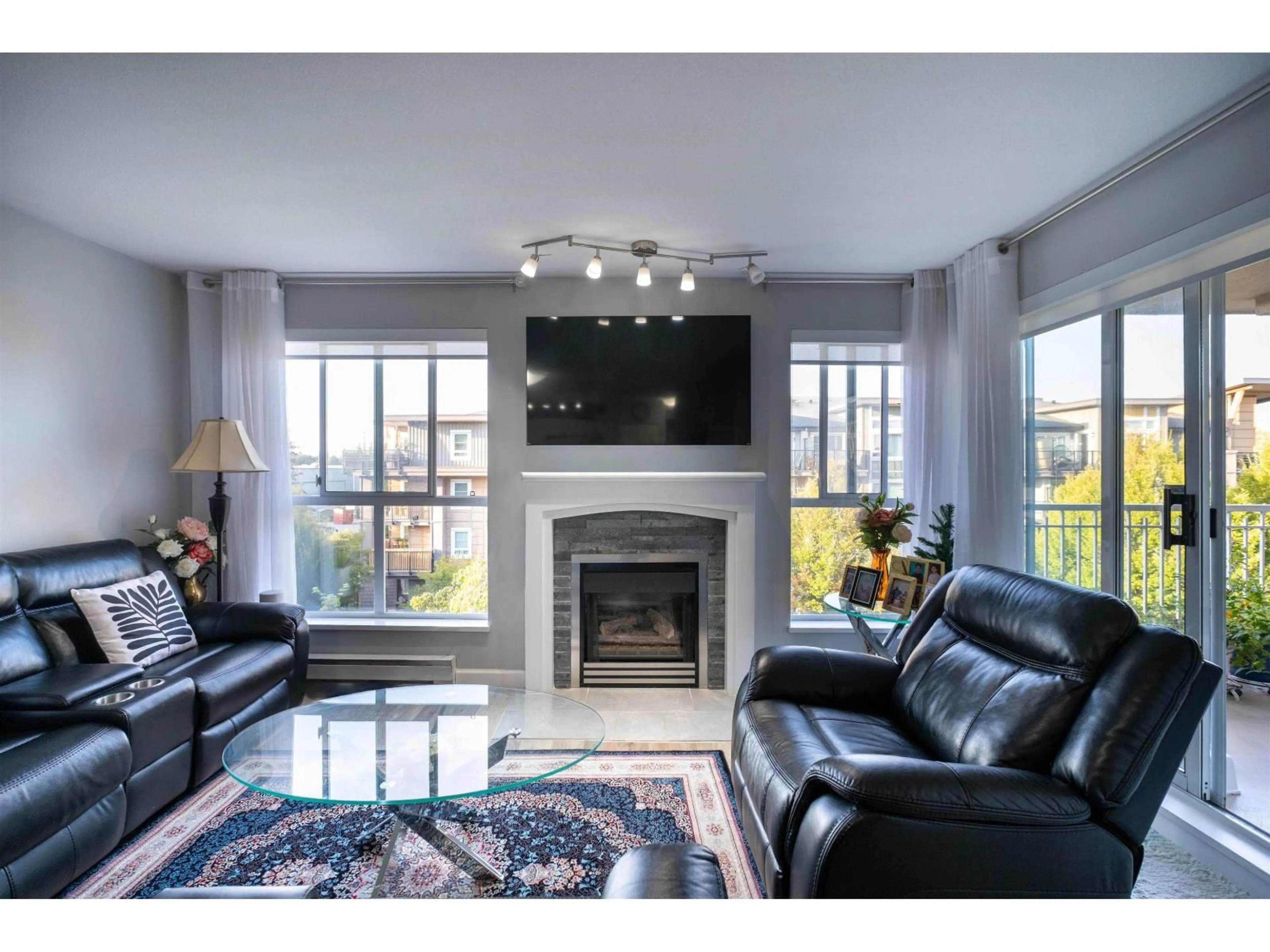 Living room with furniture, unknown for 305 - 13733 74, Surrey British Columbia V3W1B8