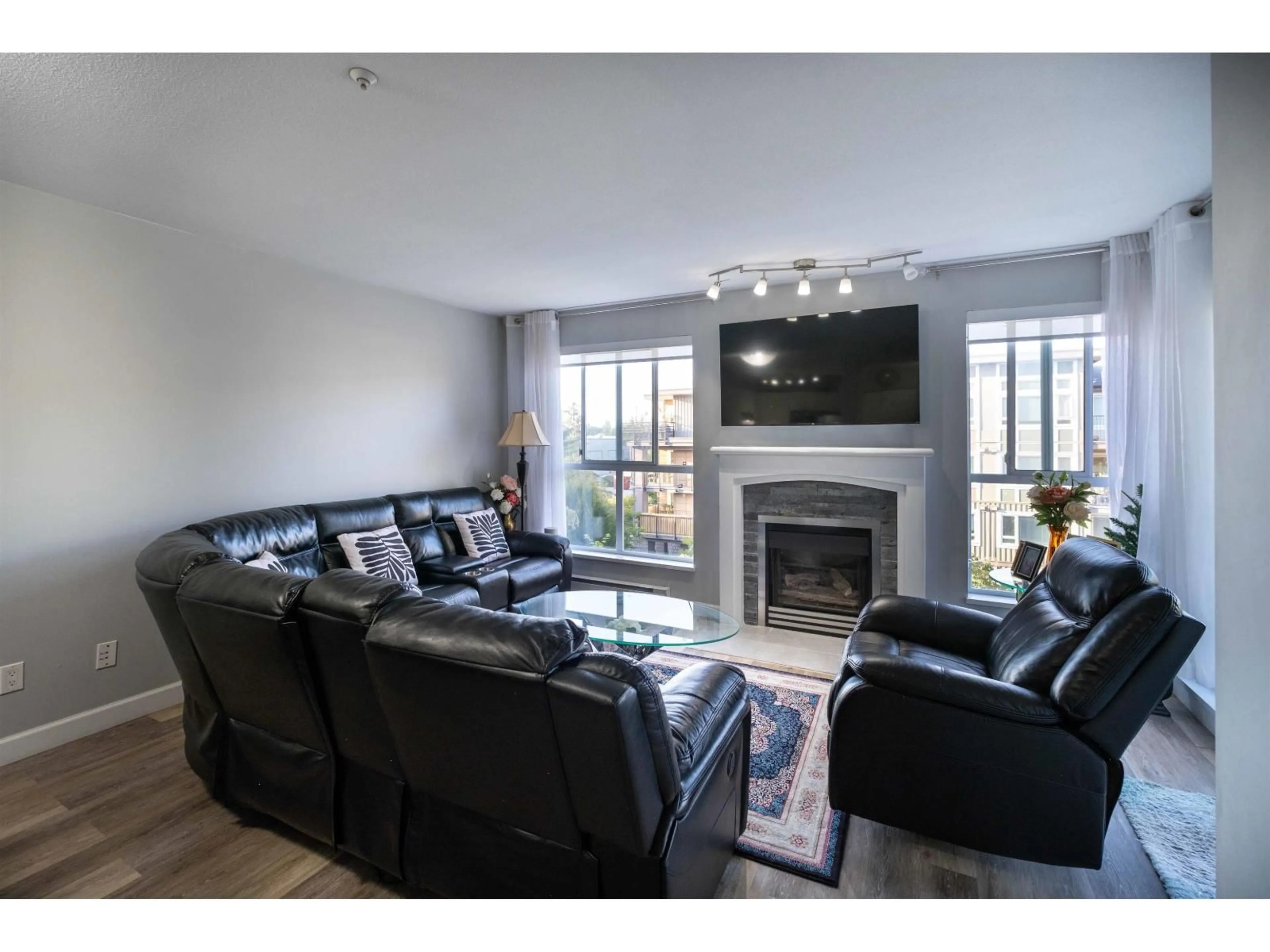 Living room with furniture, unknown for 305 - 13733 74, Surrey British Columbia V3W1B8