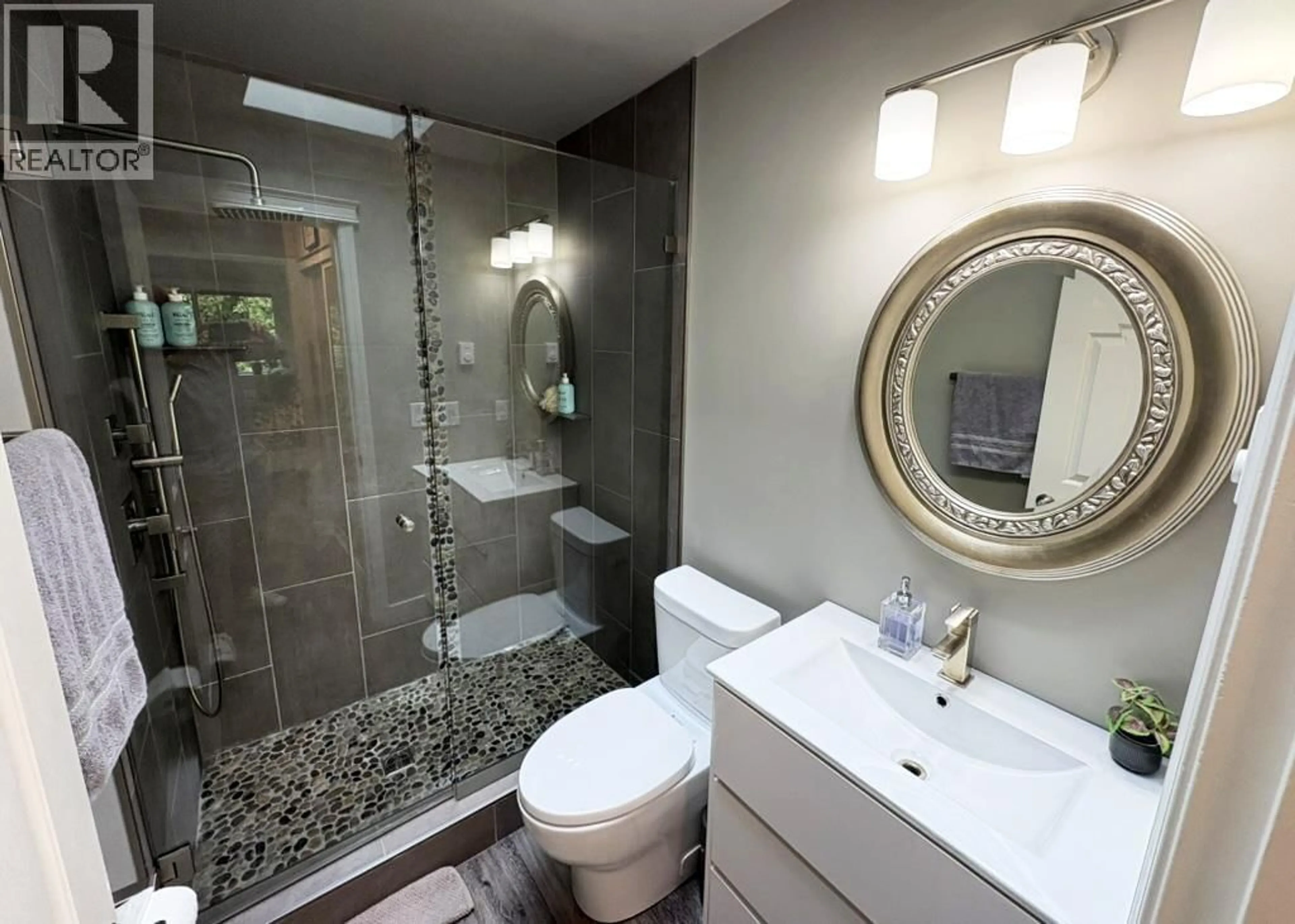 Contemporary bathroom, ceramic/tile floor for 313 - 1155 DUFFERIN STREET, Coquitlam British Columbia V3B7K2