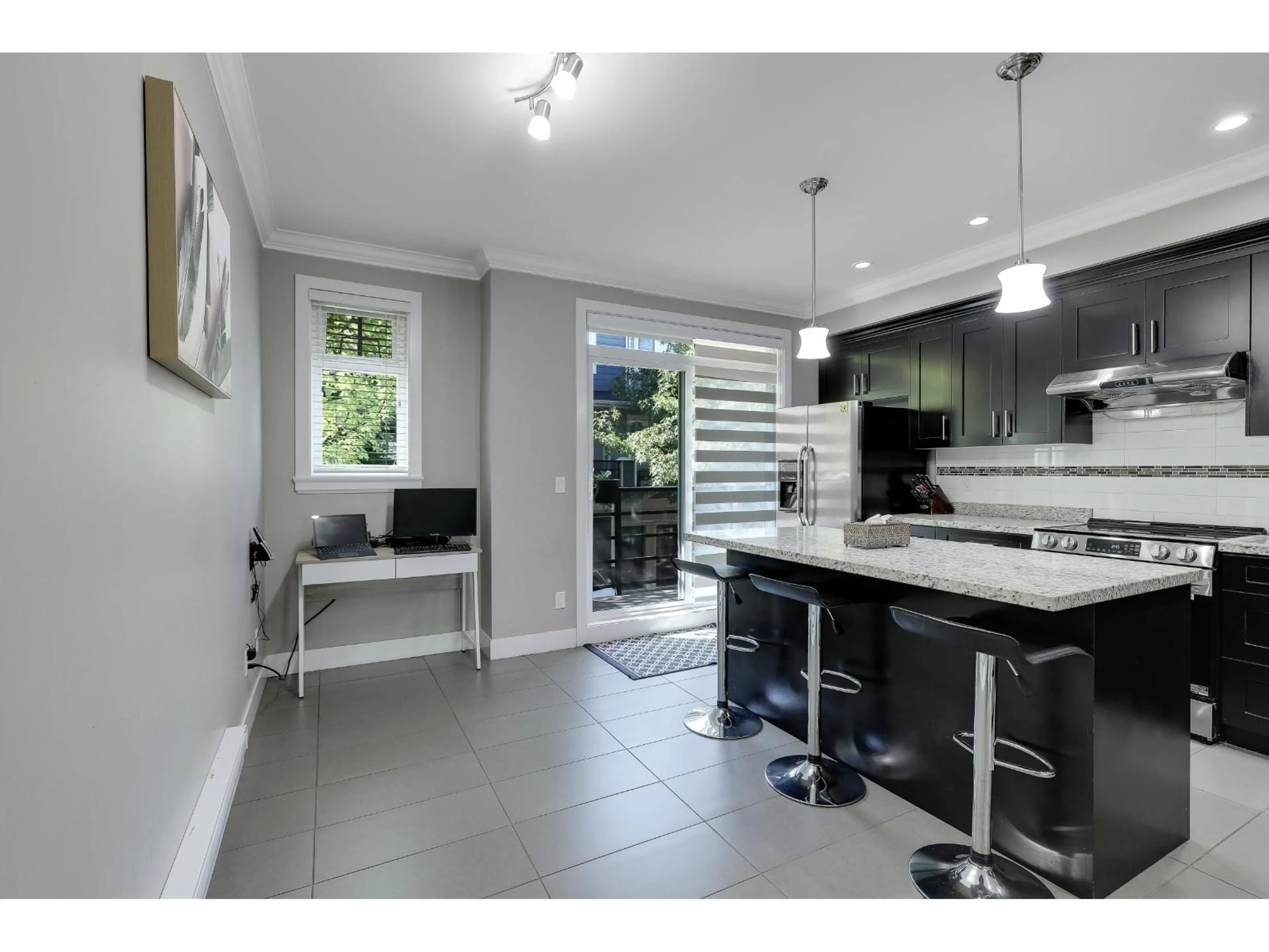 Open concept kitchen, ceramic/tile floor for 50 - 6383 140, Surrey British Columbia V3W0E9