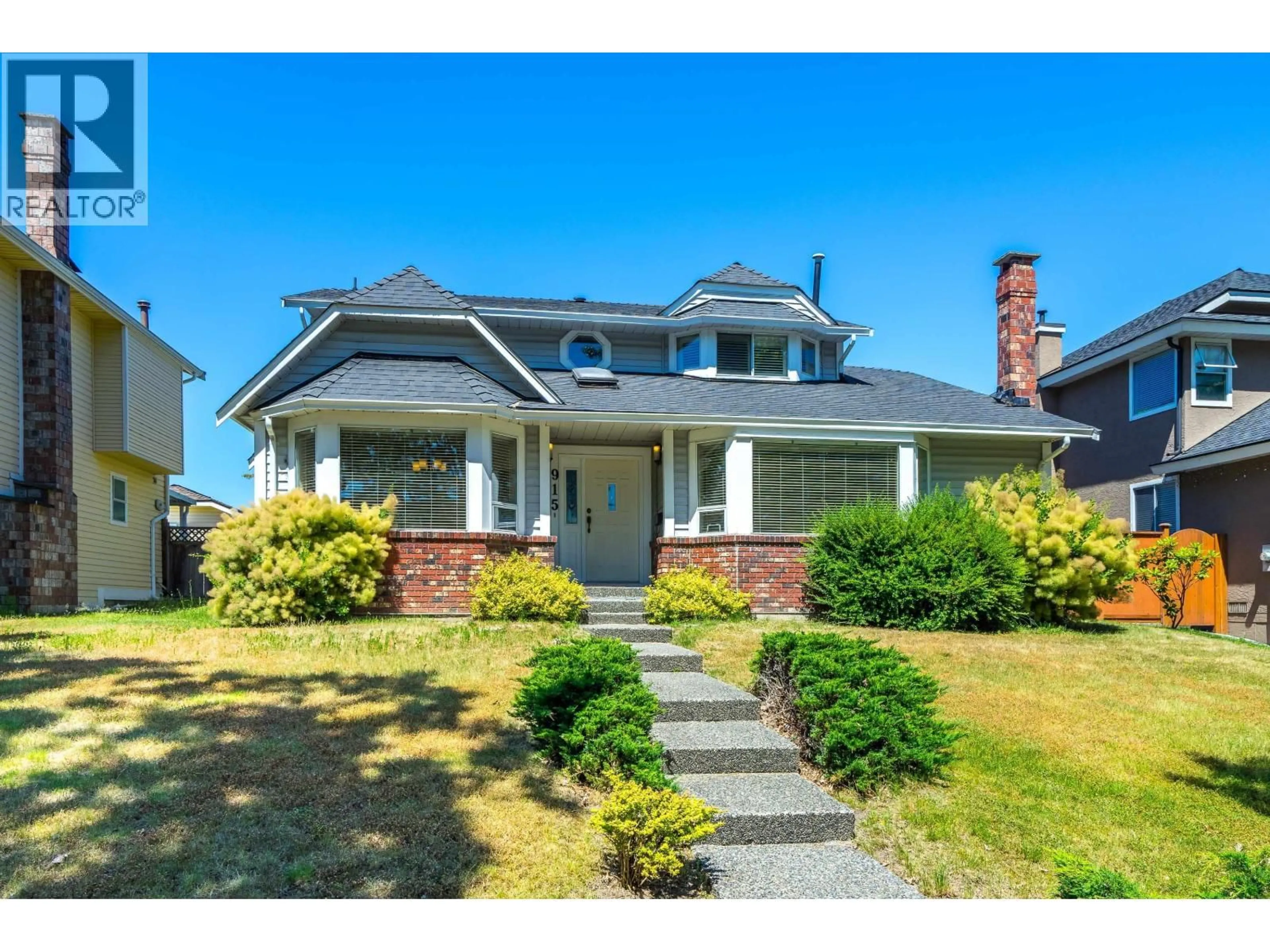 Home with vinyl exterior material, street for 915 CITADEL DRIVE, Port Coquitlam British Columbia V3C5J2