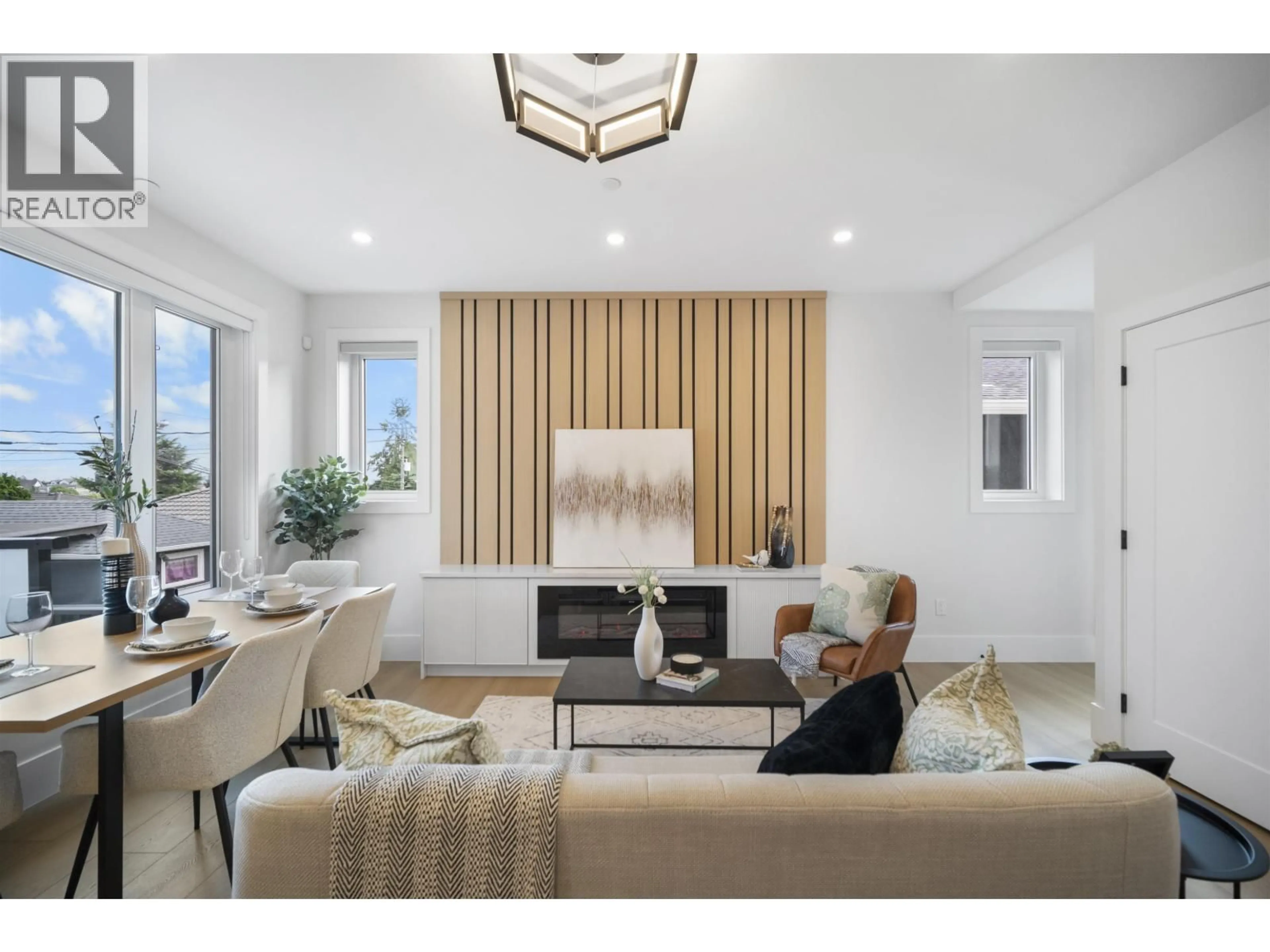 Living room with furniture, unknown for 2 - 5380 CULLODEN STREET, Vancouver British Columbia V5W3R6