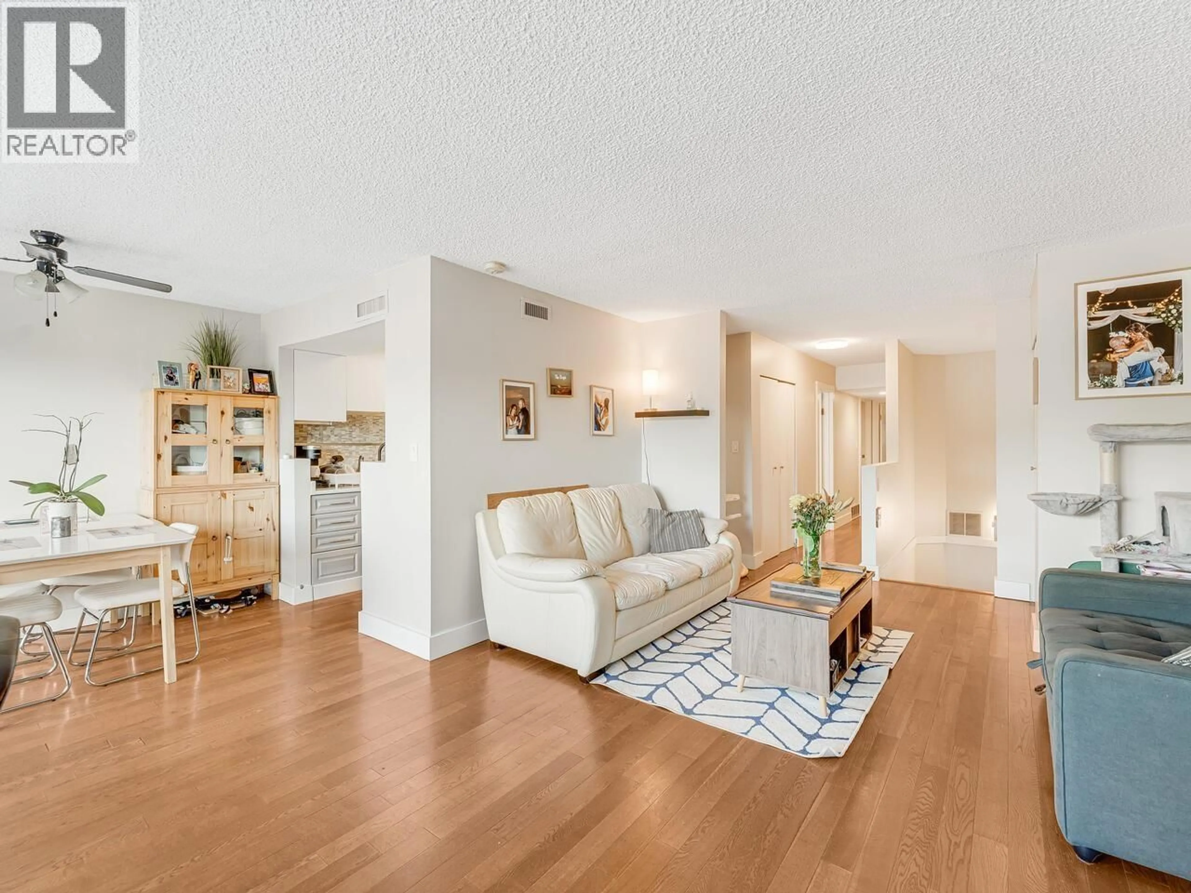 Living room with furniture, unknown for 1039 OLD LILLOOET ROAD, North Vancouver British Columbia V7J3H6