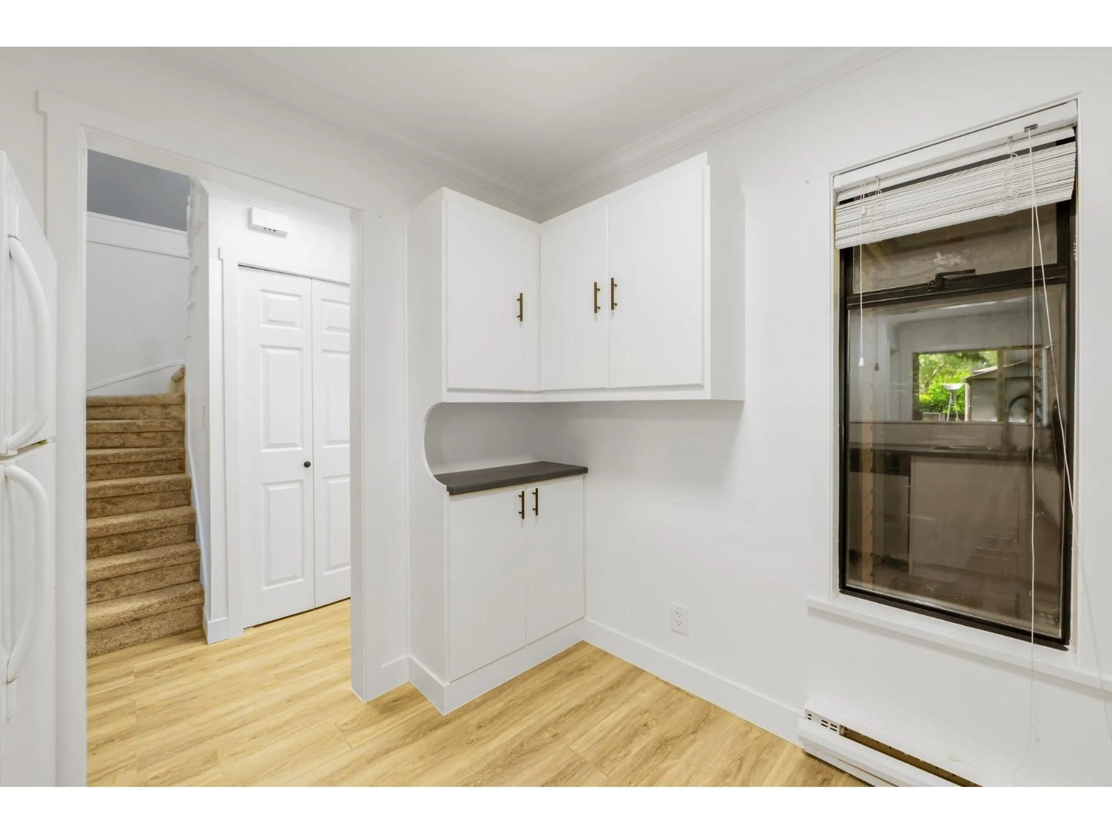 Standard kitchen, wood/laminate floor for 310 - 10620 150, Surrey British Columbia V3R7R9