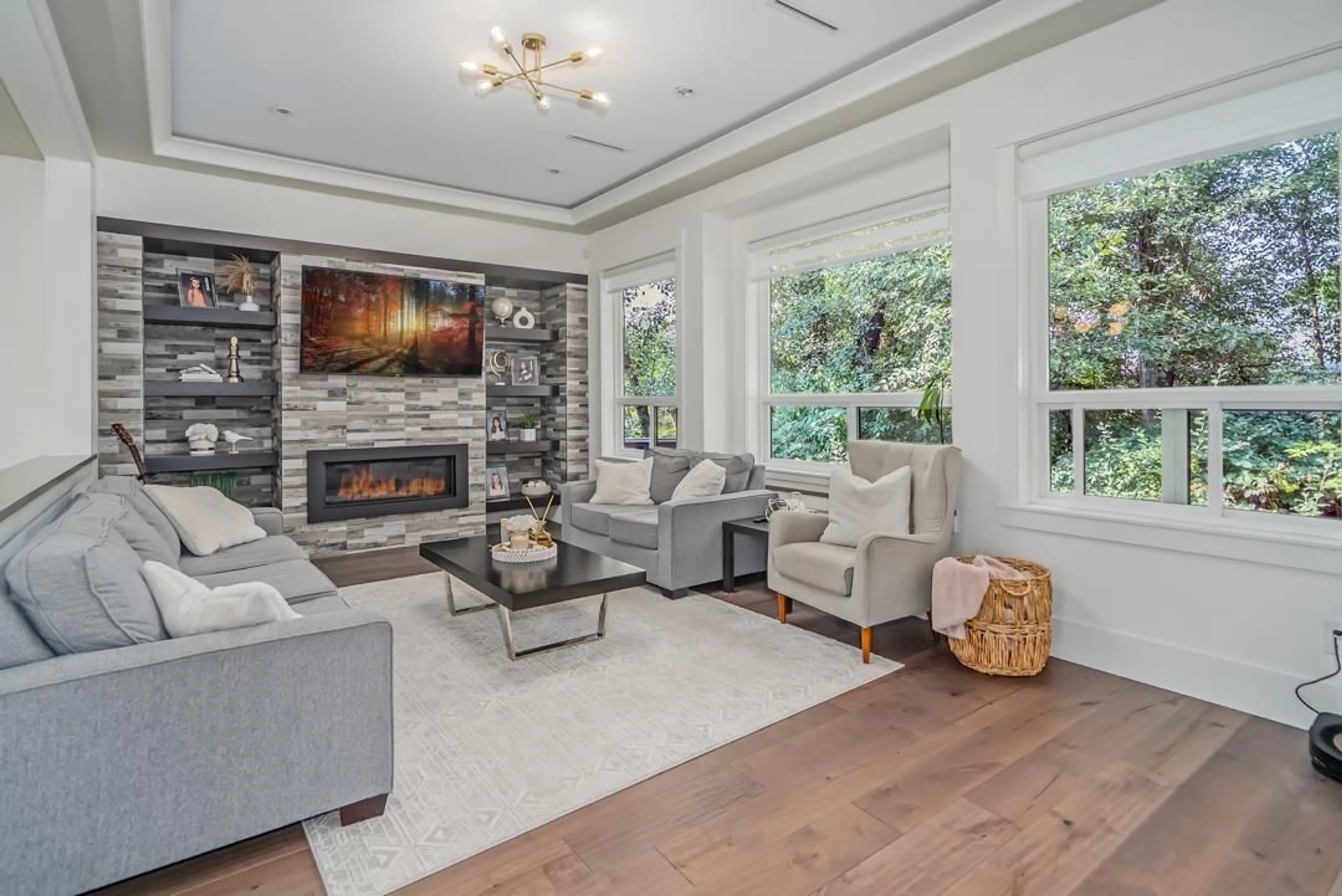 Living room with furniture, unknown for 15960 105A, Surrey British Columbia V4N3J4