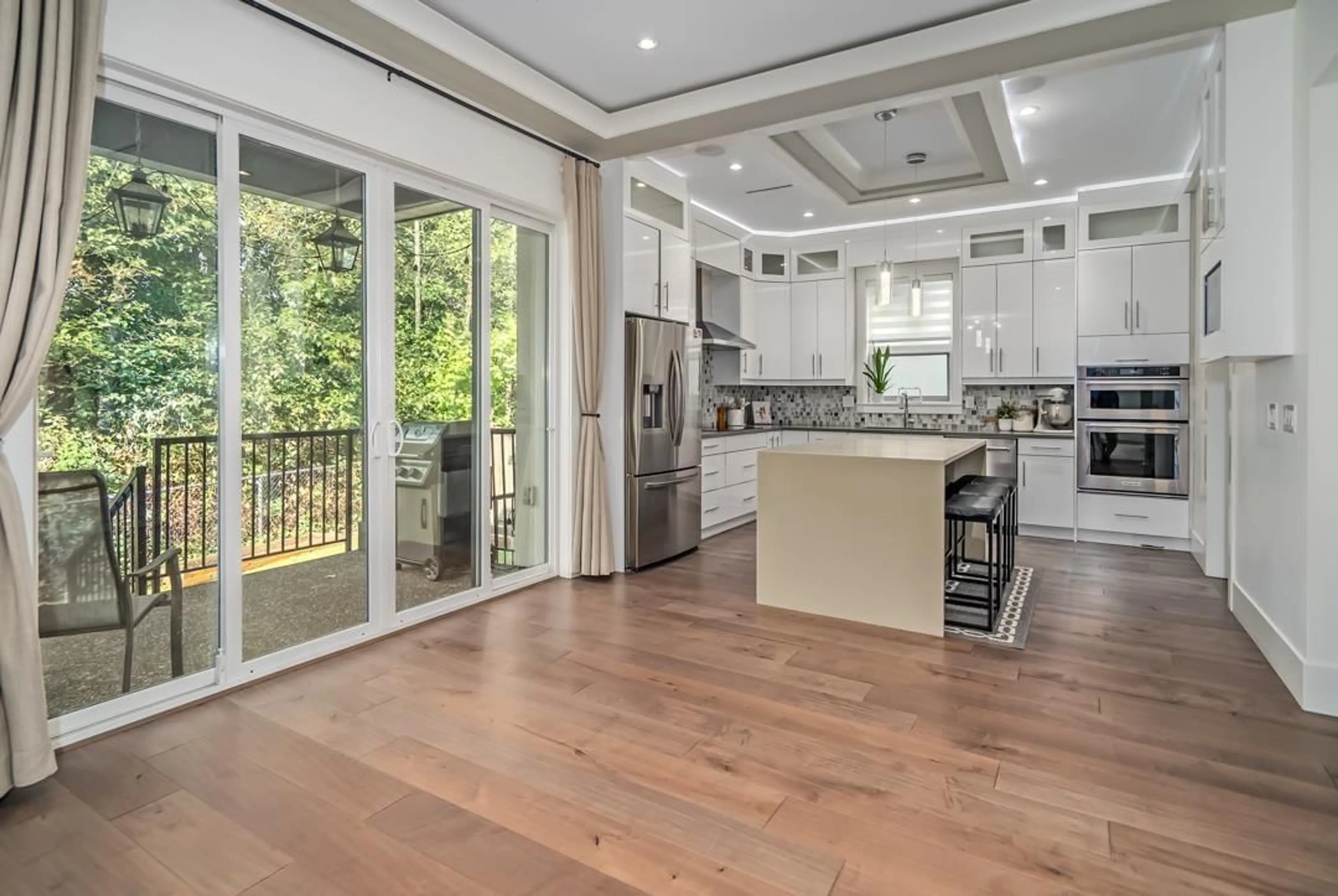 Open concept kitchen, unknown for 15960 105A, Surrey British Columbia V4N3J4