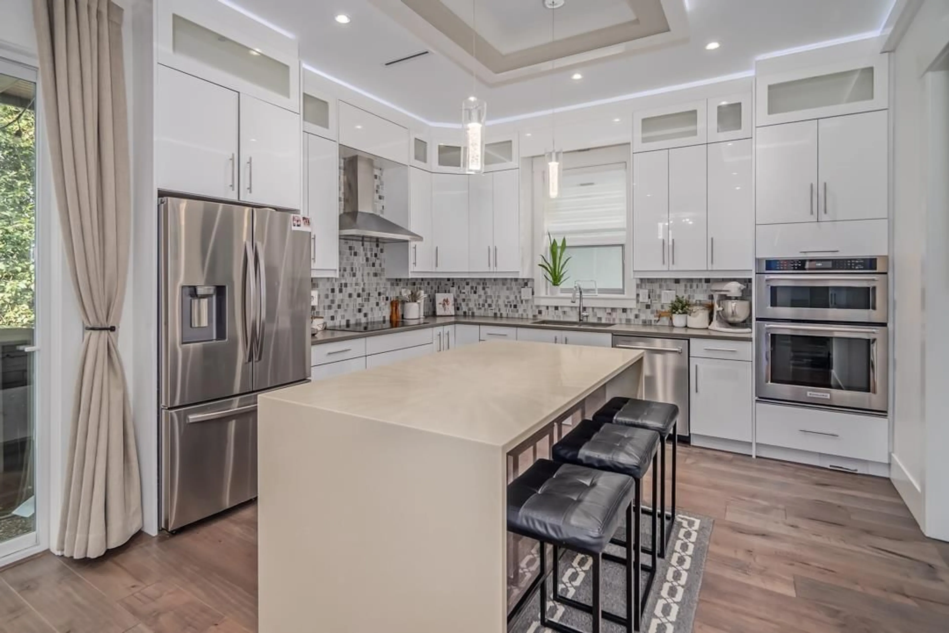 Contemporary kitchen, ceramic/tile floor for 15960 105A, Surrey British Columbia V4N3J4