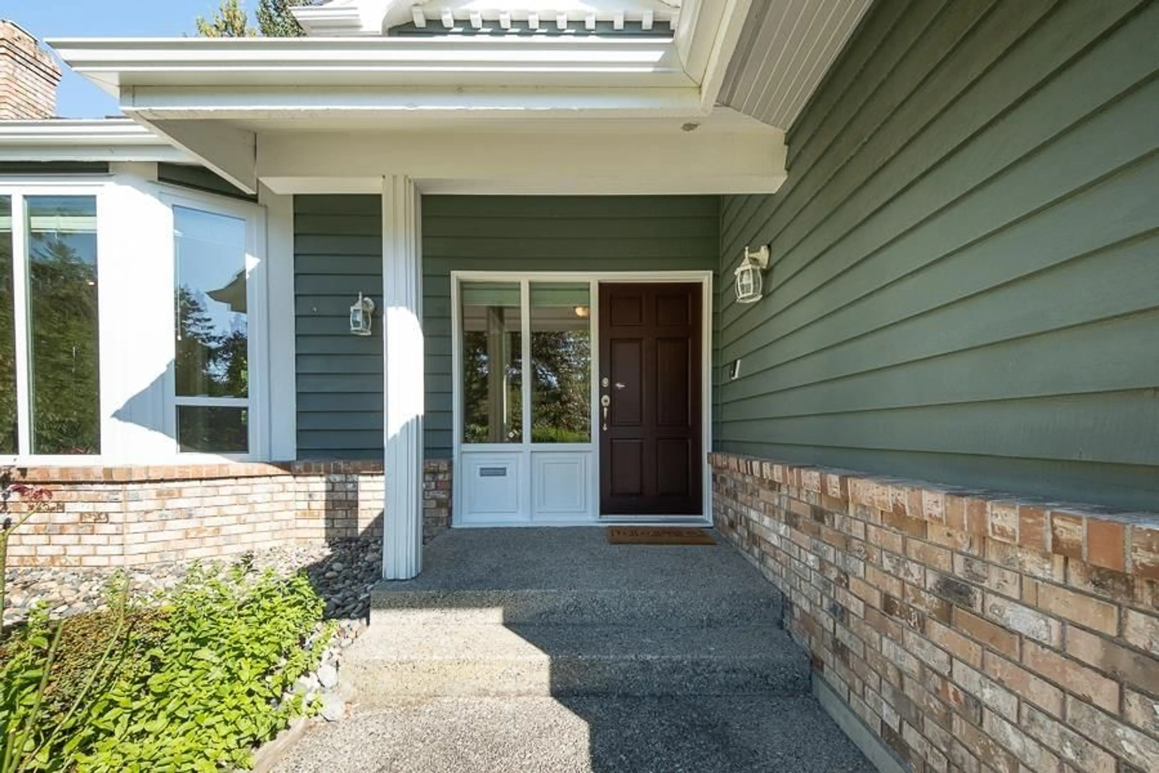 Indoor entryway for 1639 133A, Surrey British Columbia V4A6H5