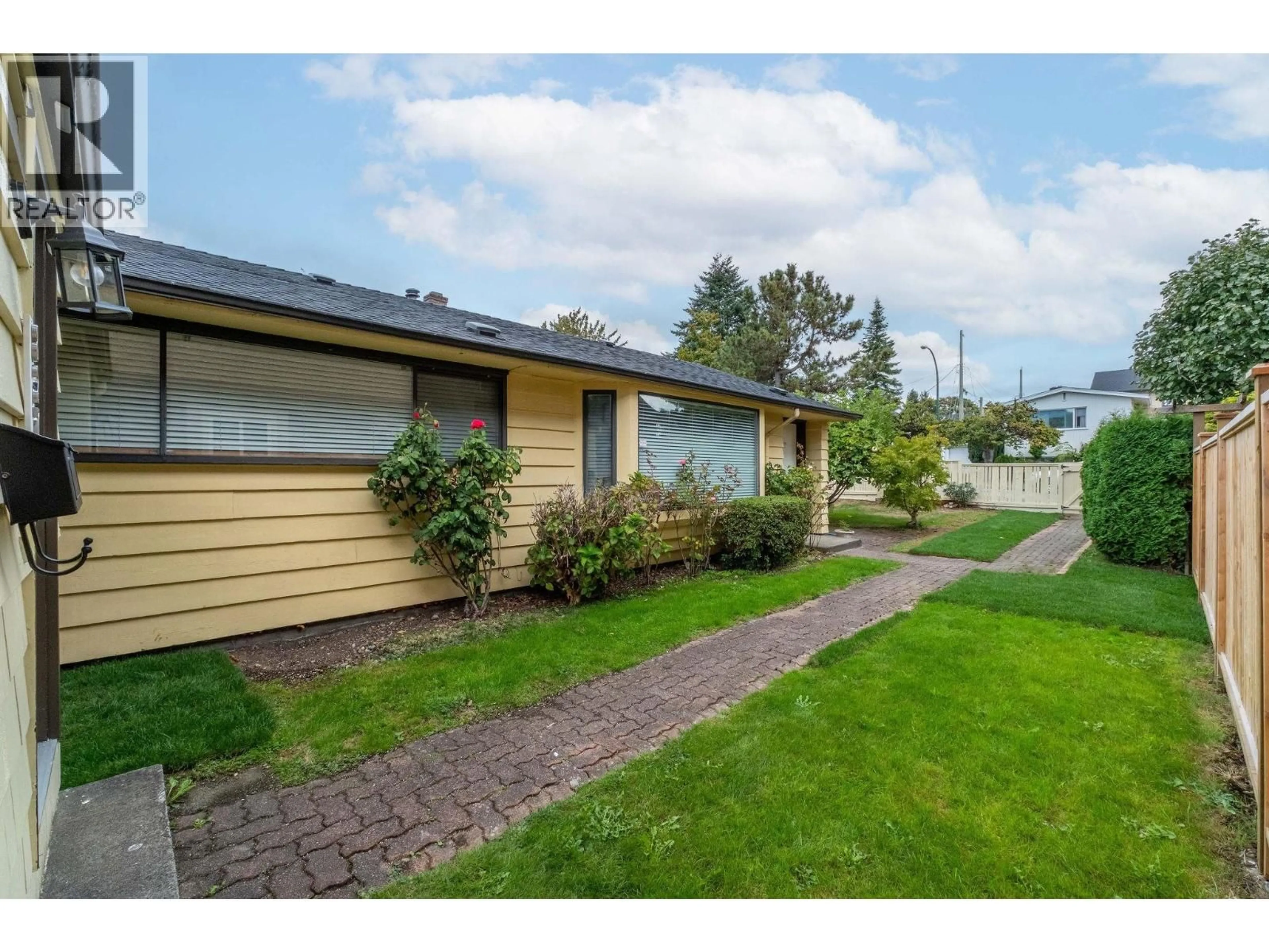 A pic from outside/outdoor area/front of a property/back of a property/a pic from drone, street for 8271 LAUREL STREET, Vancouver British Columbia V6P3V2