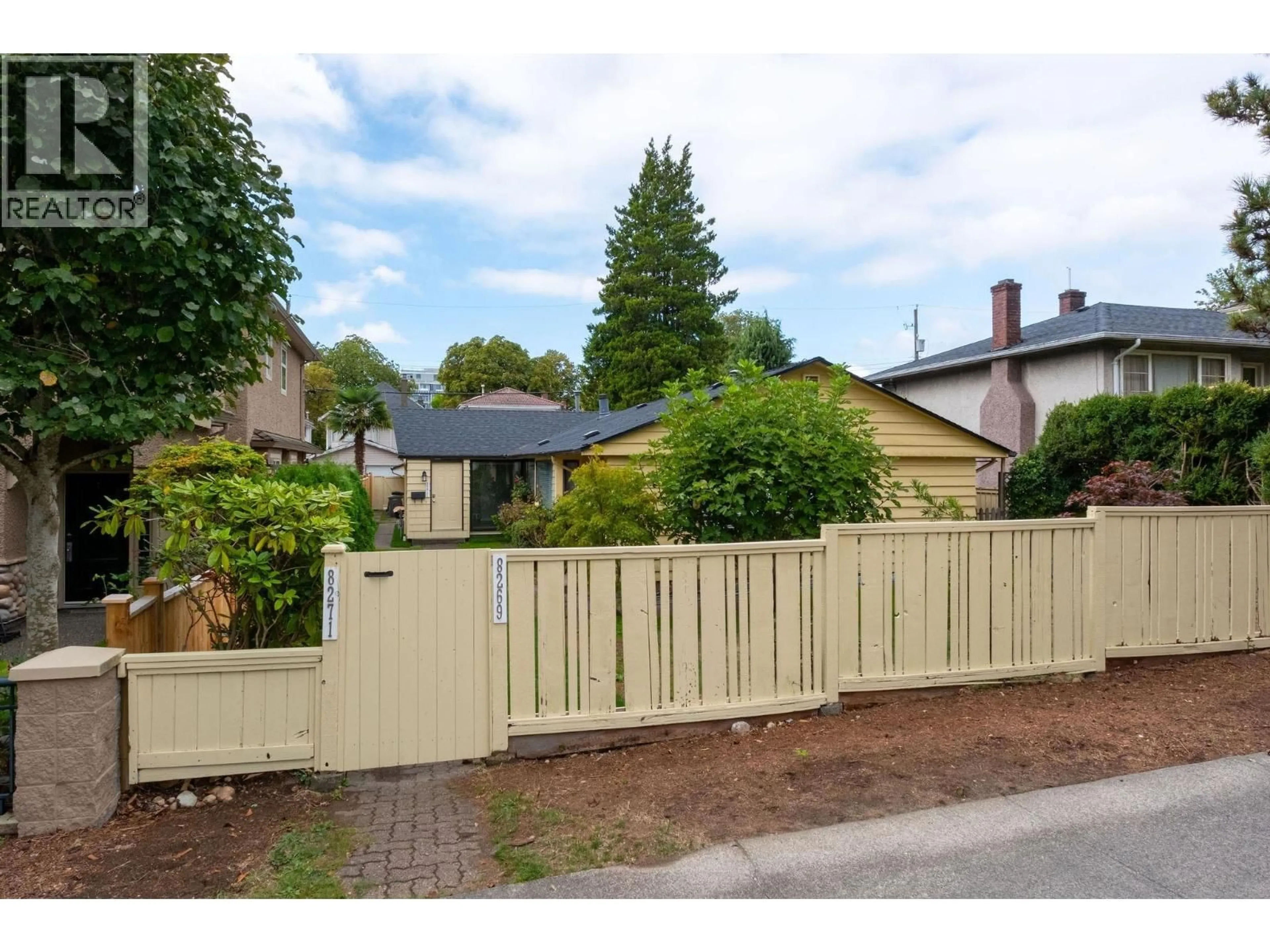 A pic from outside/outdoor area/front of a property/back of a property/a pic from drone, street for 8271 LAUREL STREET, Vancouver British Columbia V6P3V2