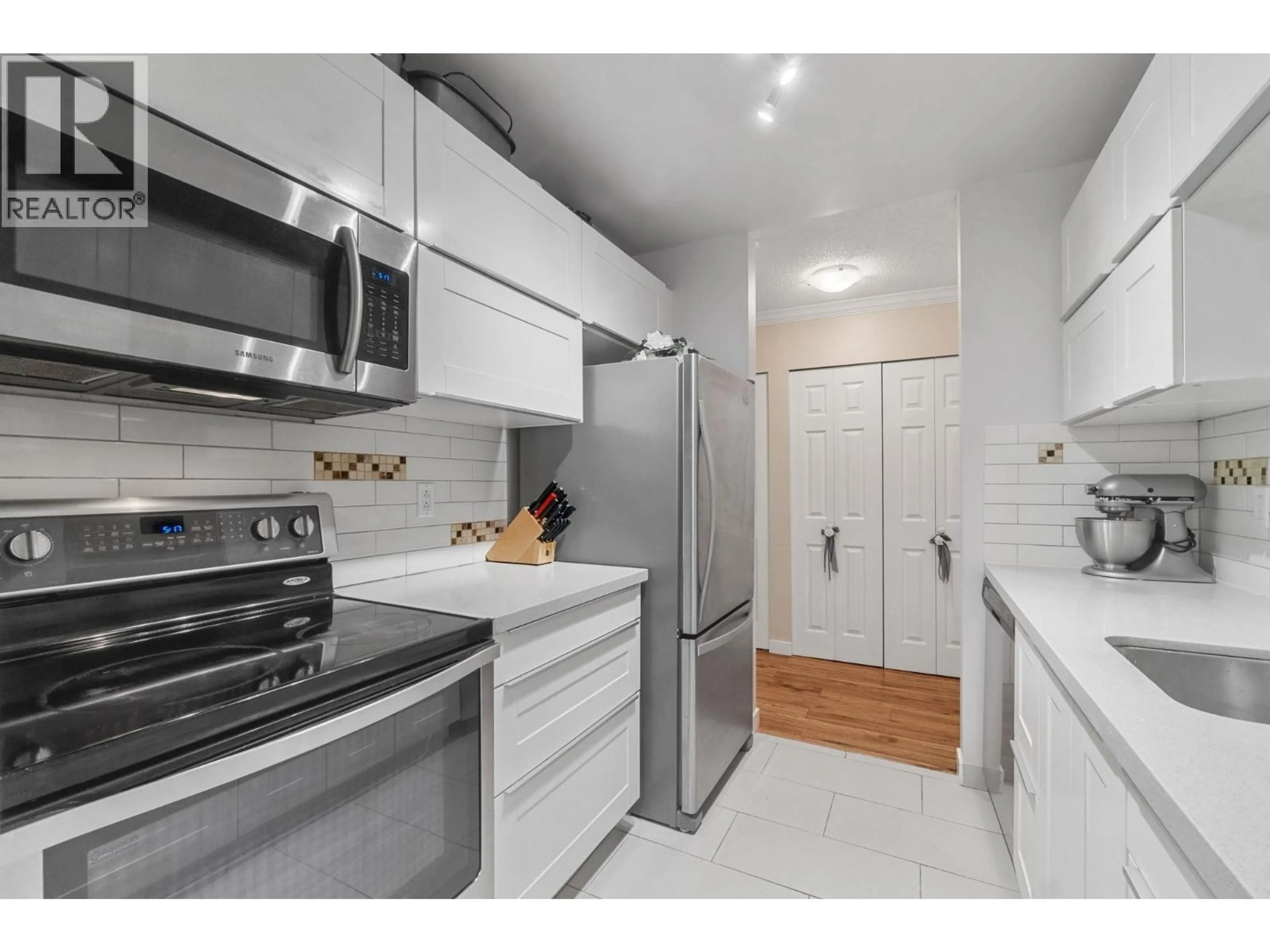 Standard kitchen, unknown for 118 - 7431 MINORU BOULEVARD, Richmond British Columbia V6Y1Z3