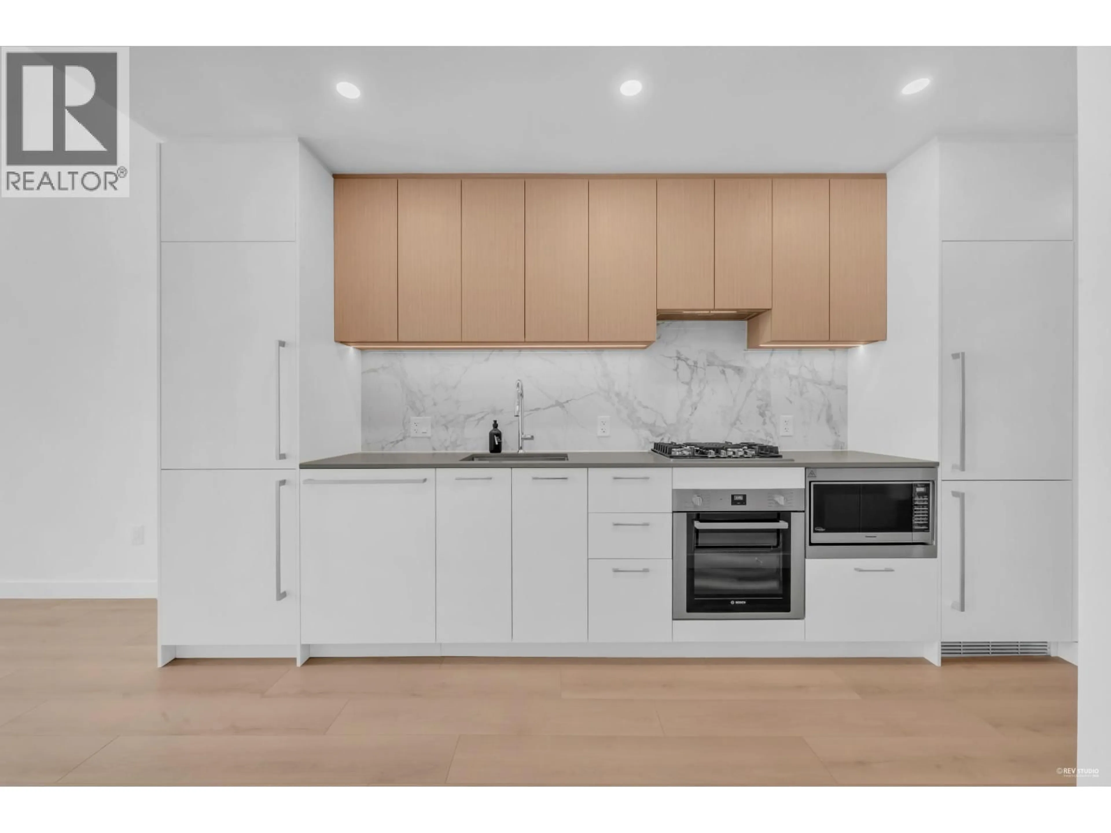 Standard kitchen, wood/laminate floor for 2307 - 6468 WILLINGDON AVENUE, Burnaby British Columbia V5H0L3