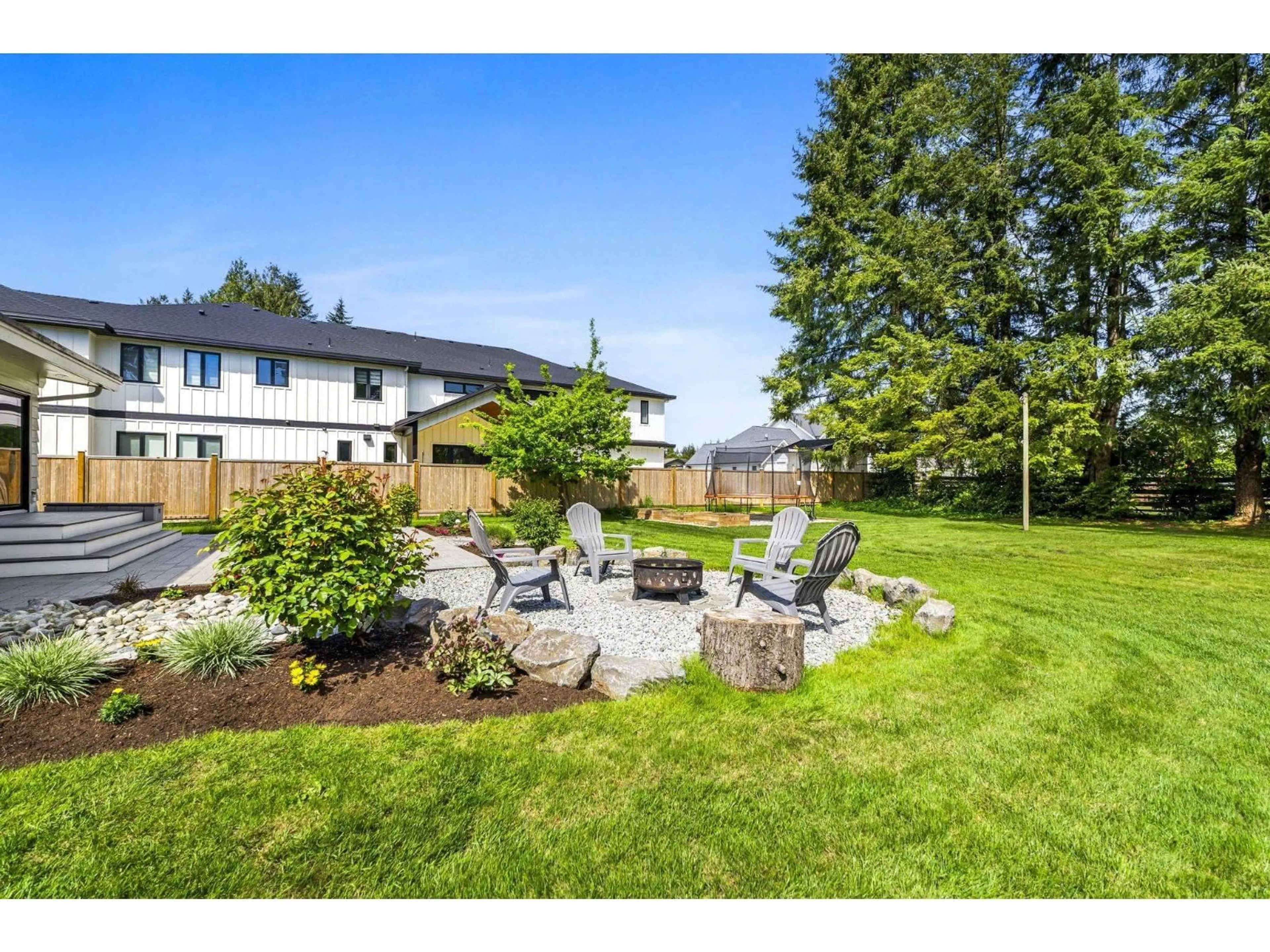 Patio, mountain view for 24633 56, Langley British Columbia V2Z1B9