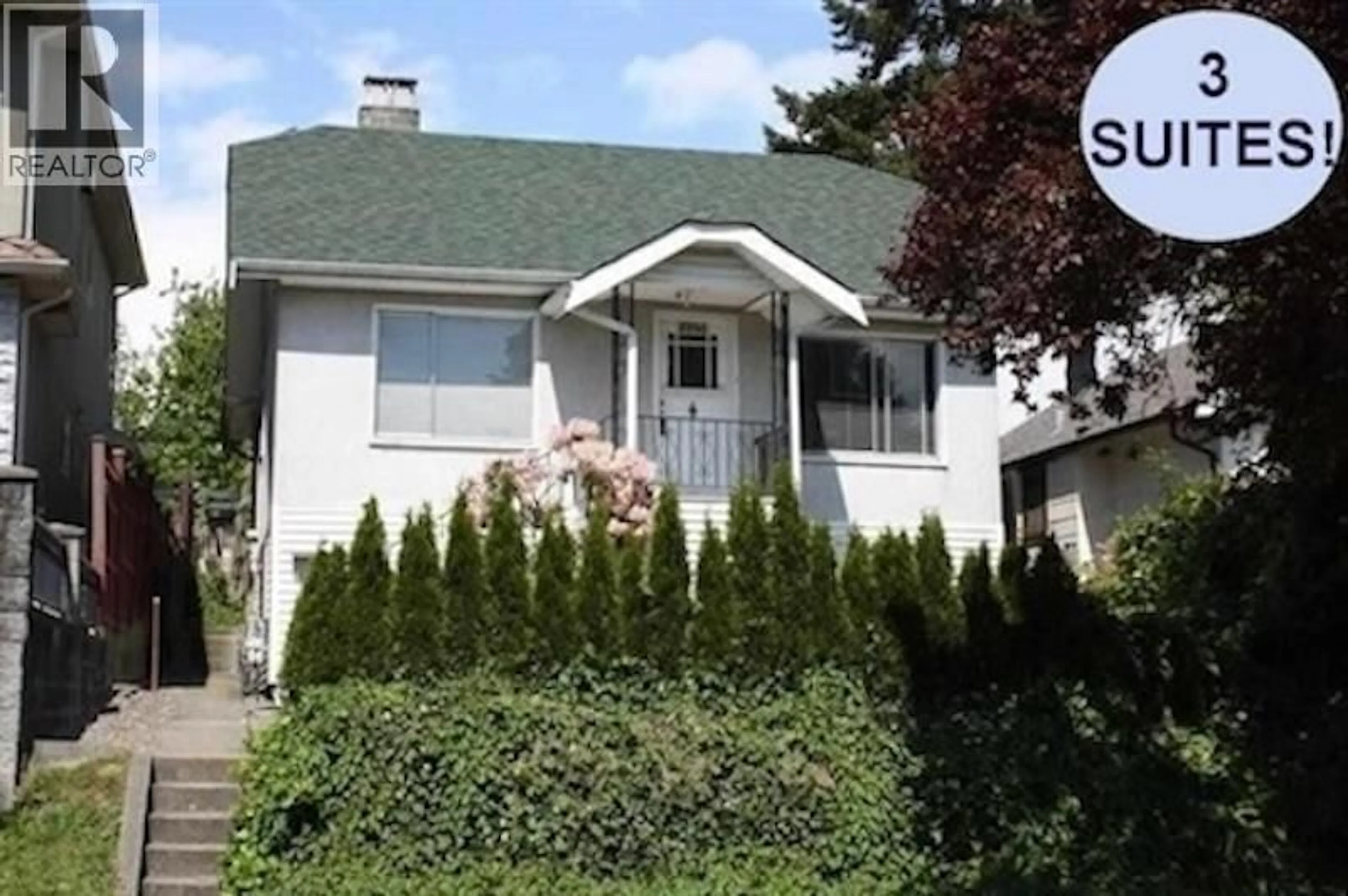 Home with vinyl exterior material, street for 2641 7TH AVENUE, Vancouver British Columbia V5M1T6