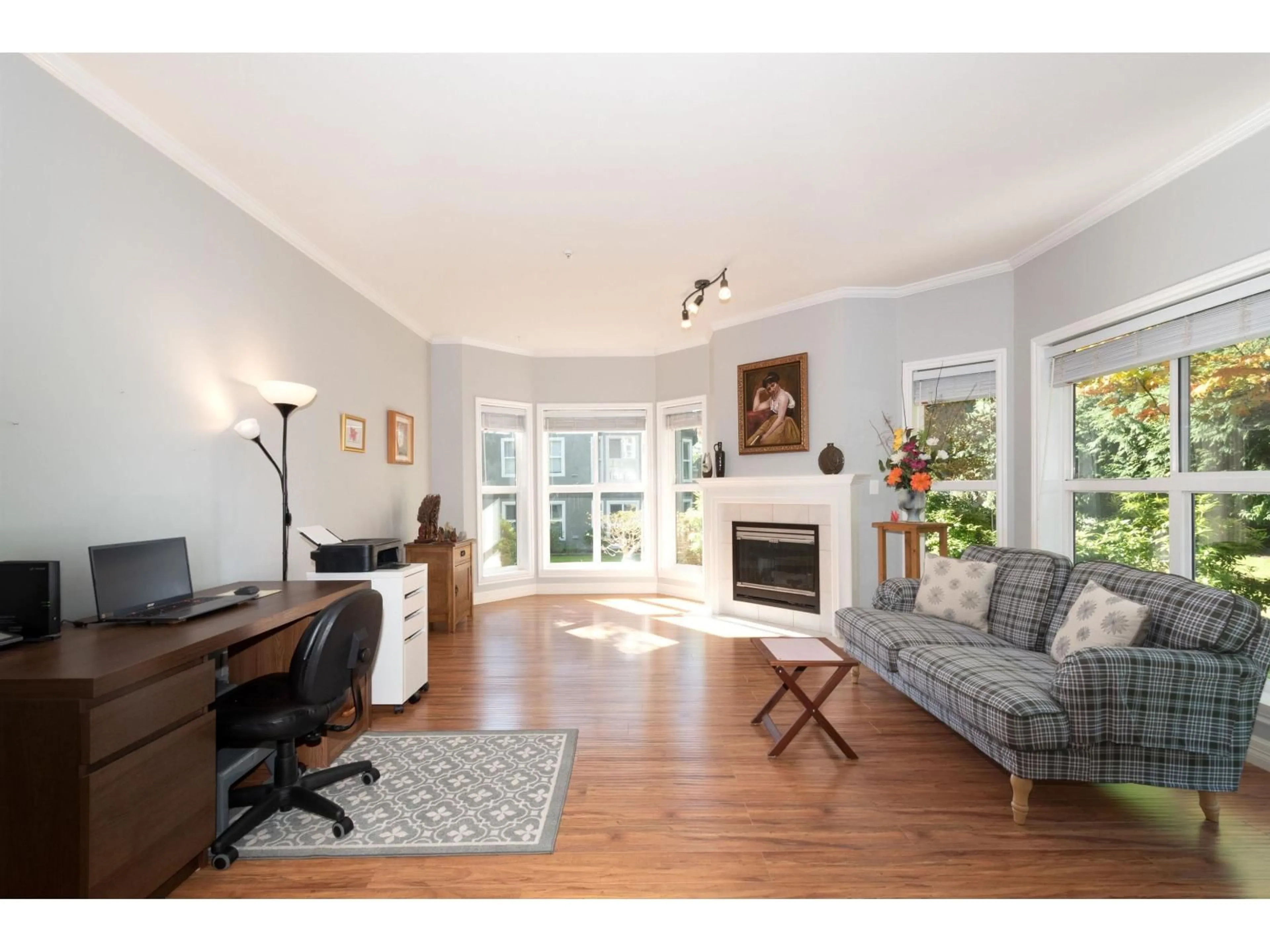 Living room with furniture, wood/laminate floor for 113 - 12088 66, Surrey British Columbia V3W1Z9