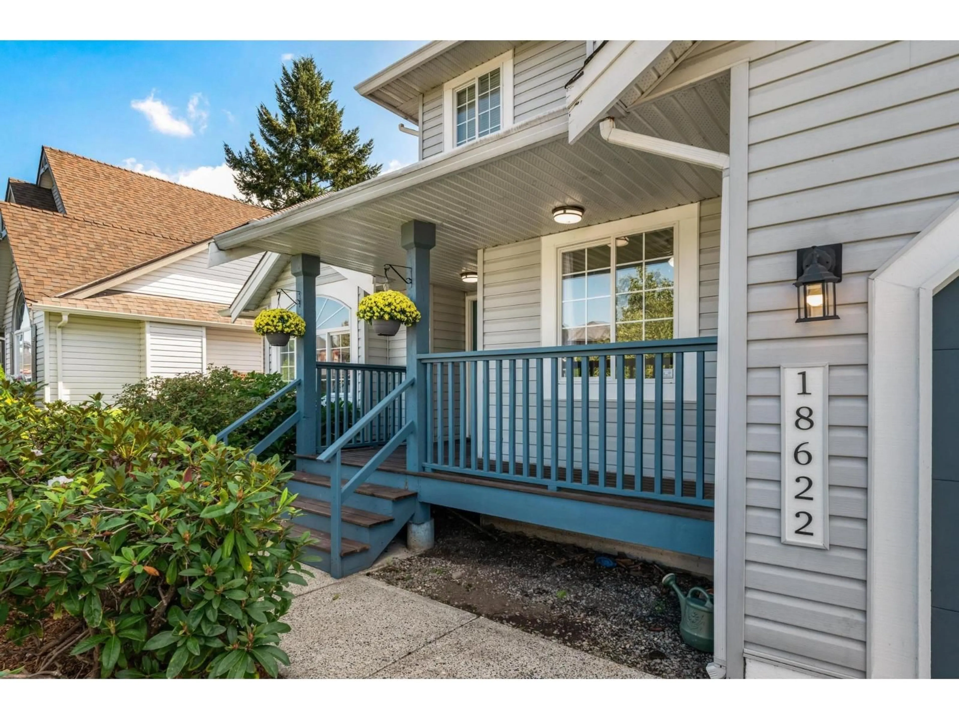 Home with vinyl exterior material, street for 18622 64A, Surrey British Columbia V3S8X3