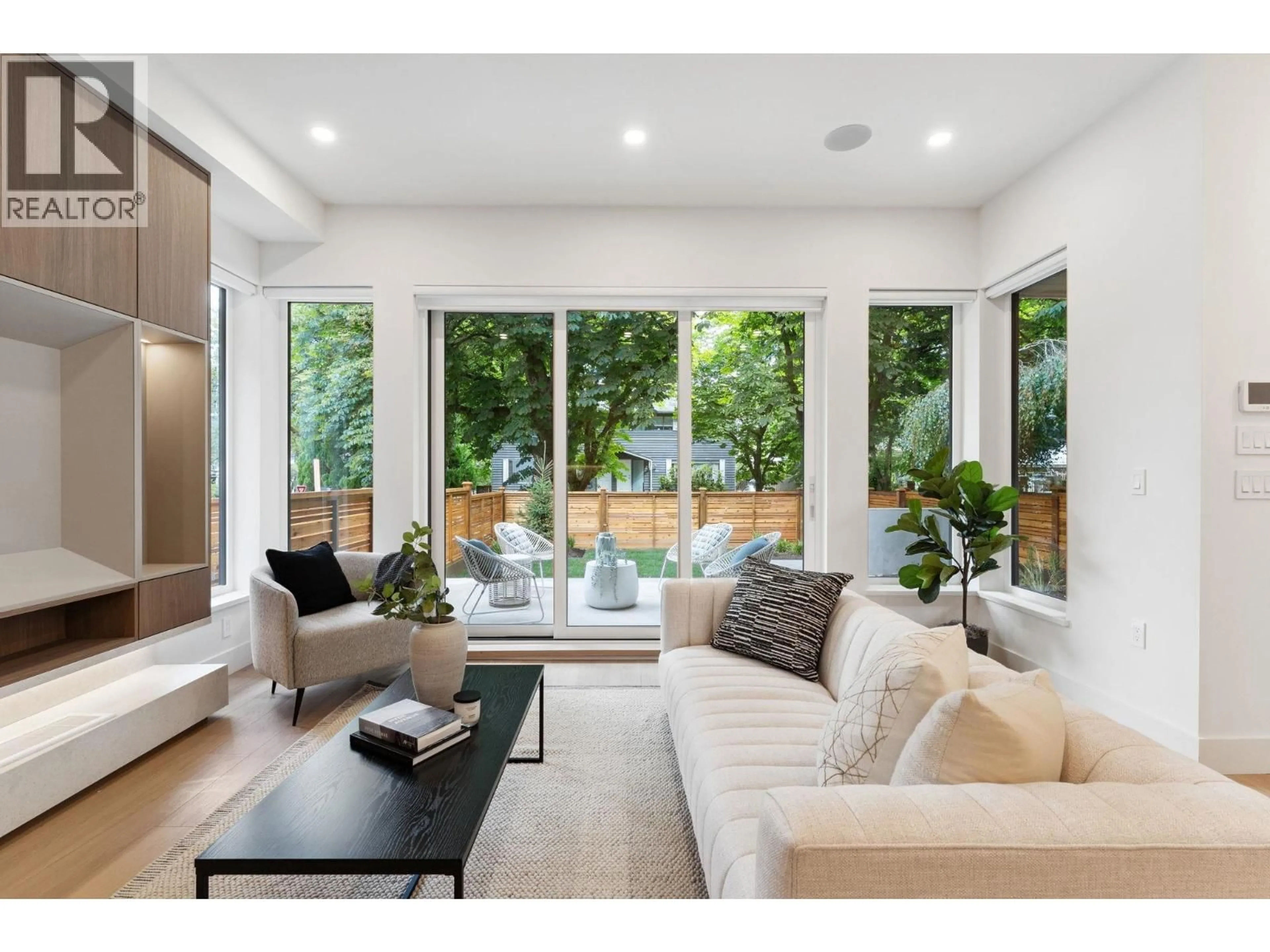 Living room with furniture, wood/laminate floor for 1 - 610 10TH AVENUE, Vancouver British Columbia V5T2A5