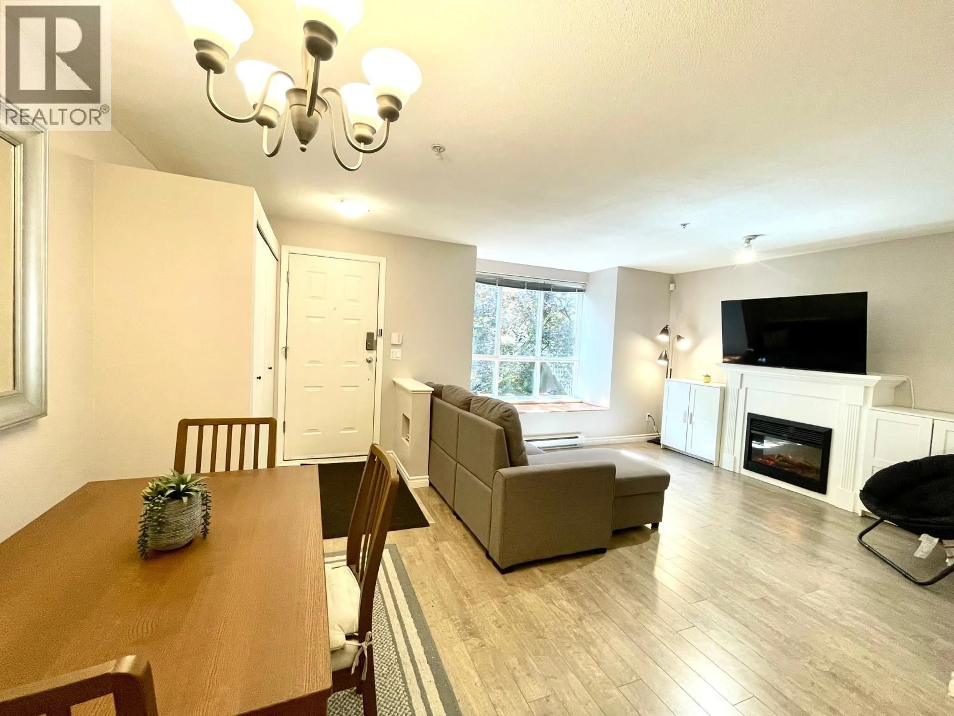 Living room with furniture, wood/laminate floor for 24 - 7128 STRIDE AVENUE, Burnaby British Columbia V3N1T5