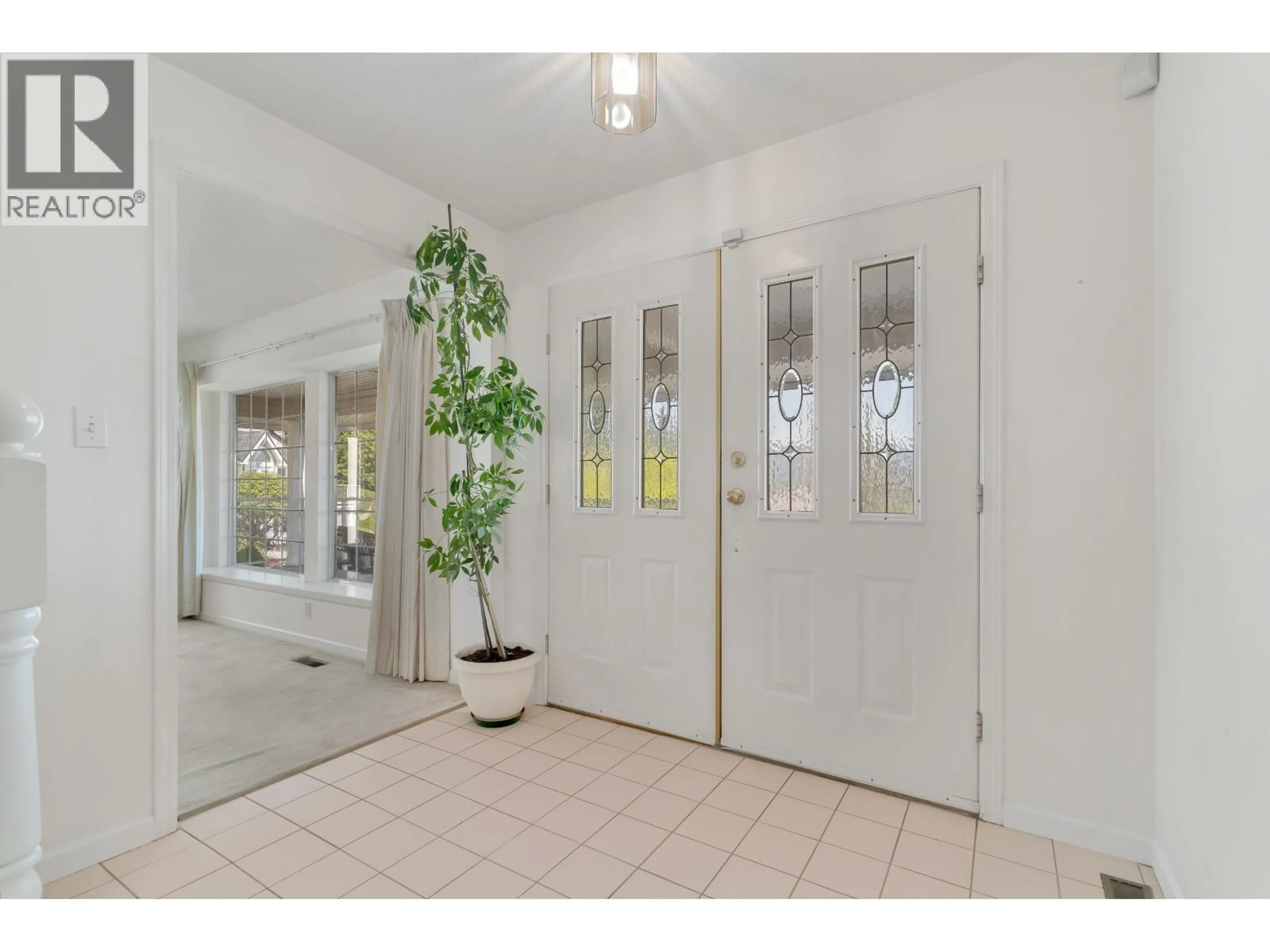 Indoor entryway for 575 CLEARWATER WAY, Coquitlam British Columbia V3C5W5