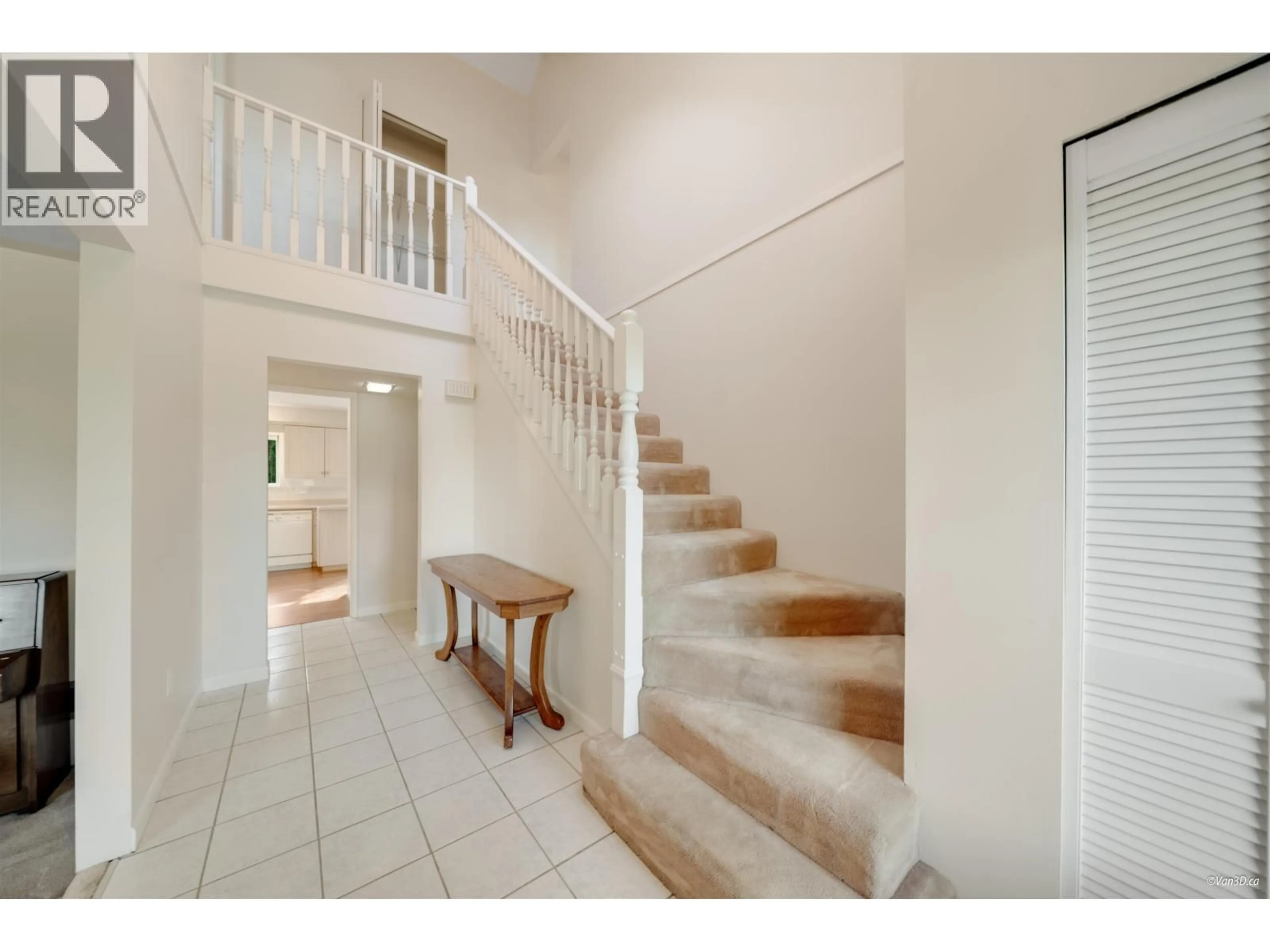 Indoor foyer for 5648 COPSEFIELD PLACE, Delta British Columbia V4L2G1