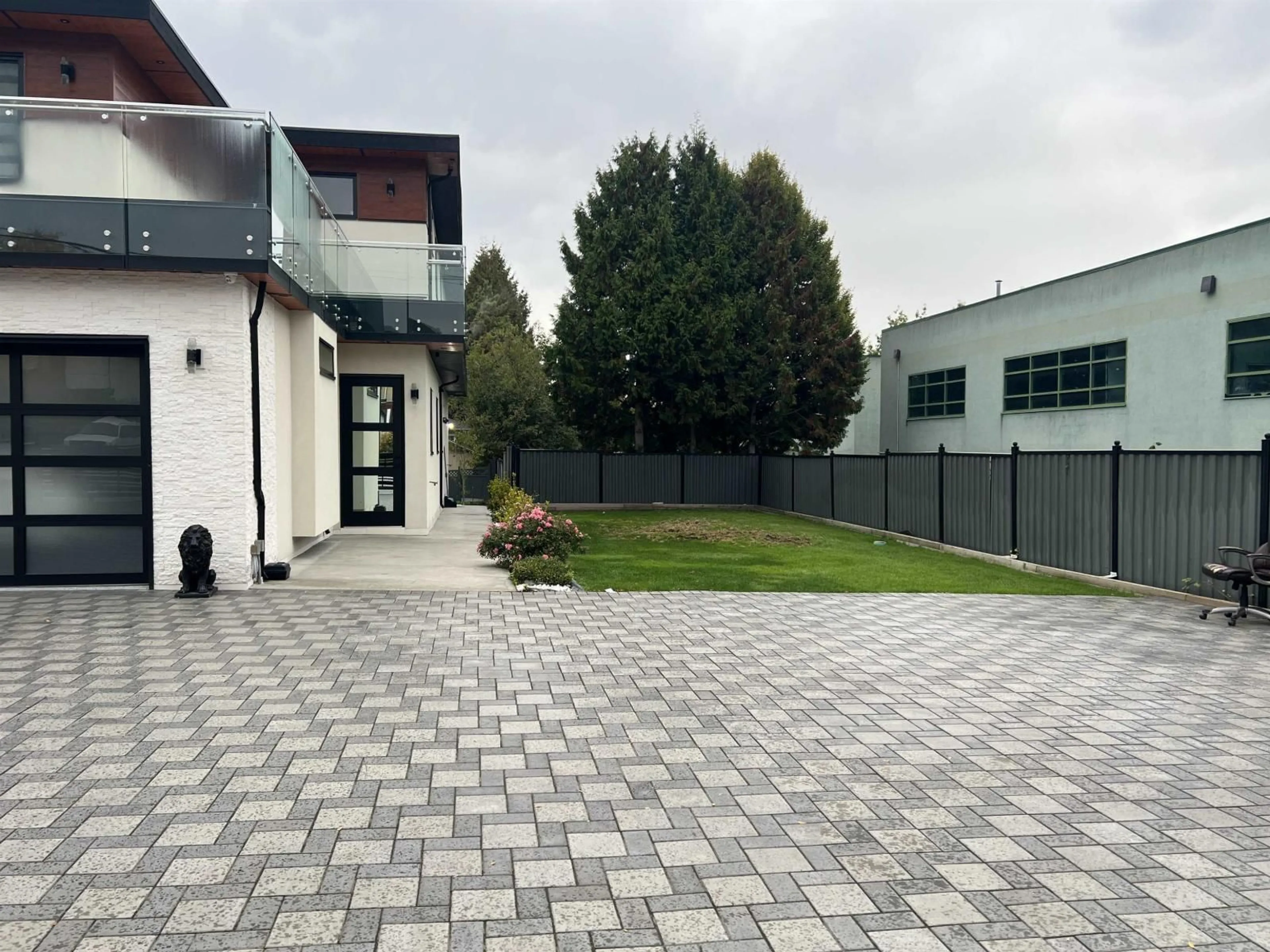 Patio, street for 13561 79A, Surrey British Columbia V3W2Z3
