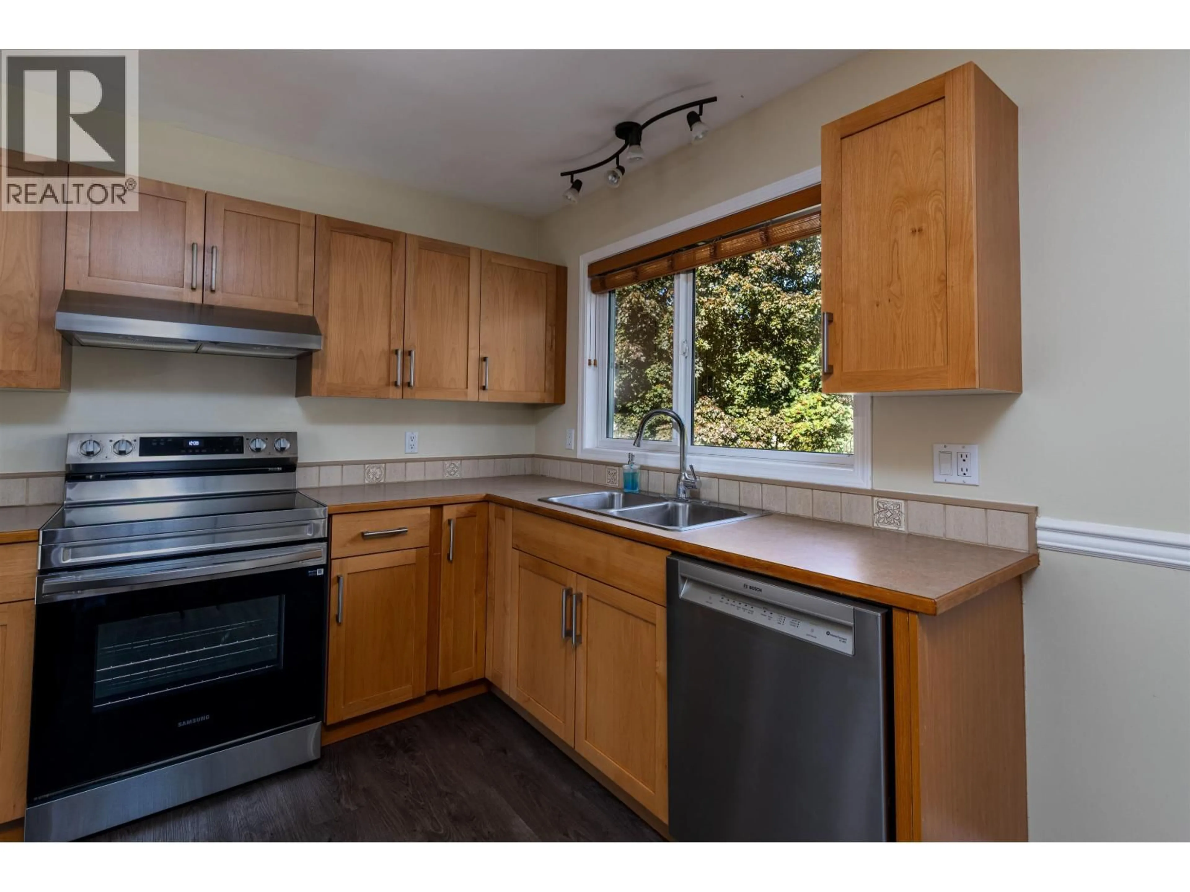 Standard kitchen, wood/laminate floor for 4732 BOLTON AVENUE, Terrace British Columbia V8G4T9