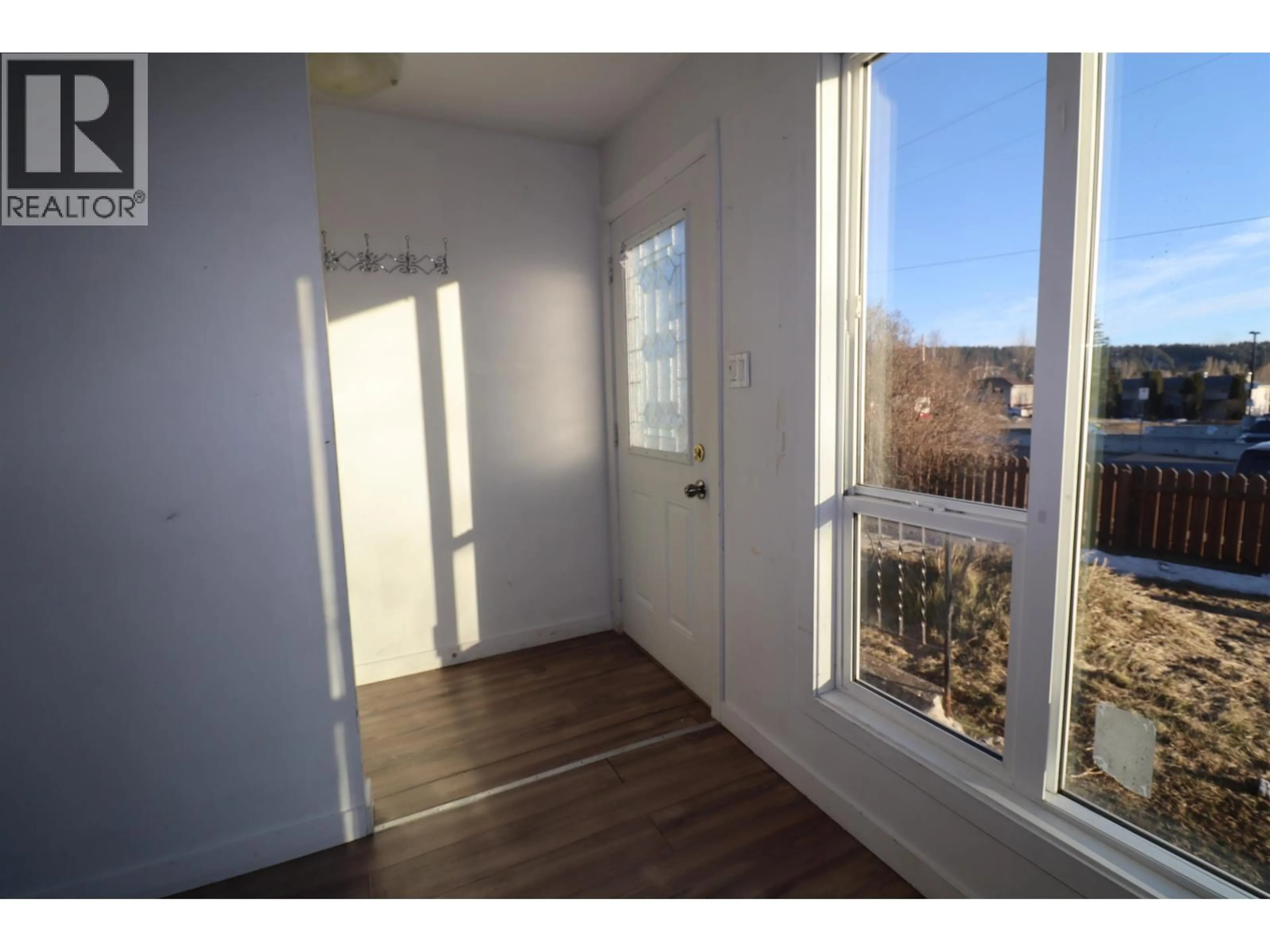 Indoor entryway for 1274 20TH AVENUE, Prince George British Columbia V2L4A9