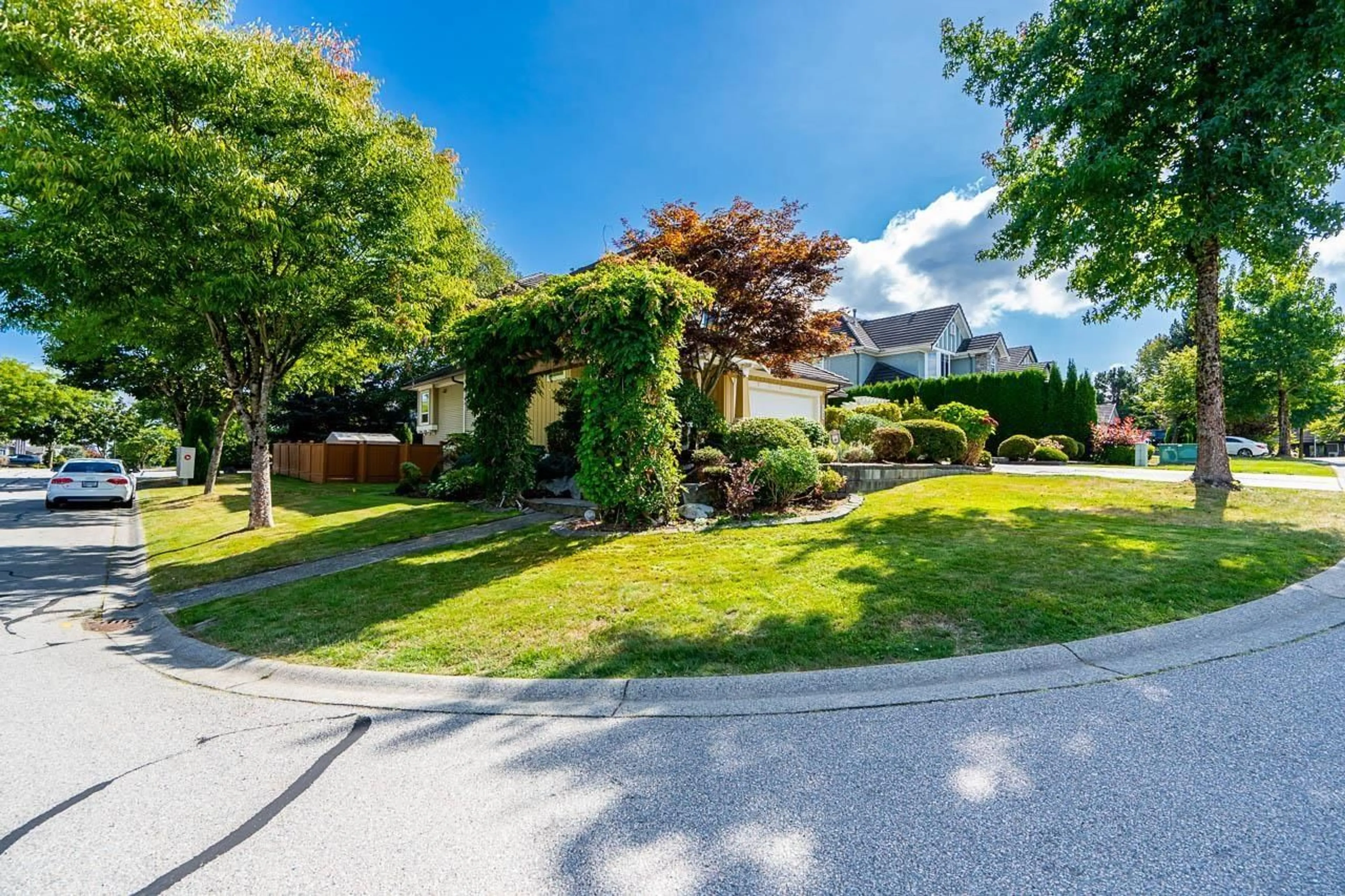 A pic from outside/outdoor area/front of a property/back of a property/a pic from drone, street for 7240 146, Surrey British Columbia V3S9L8