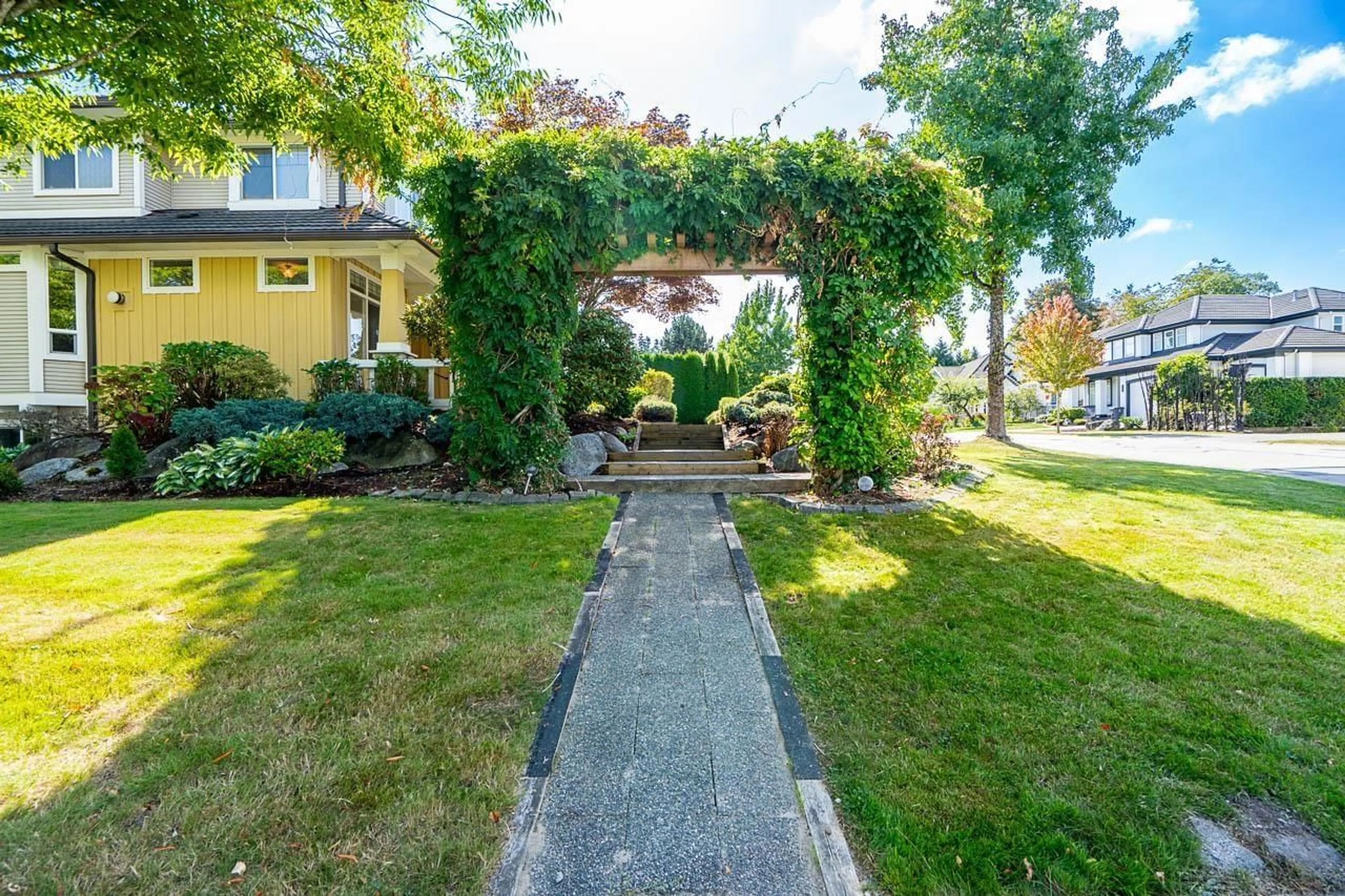 Patio, street for 7240 146, Surrey British Columbia V3S9L8