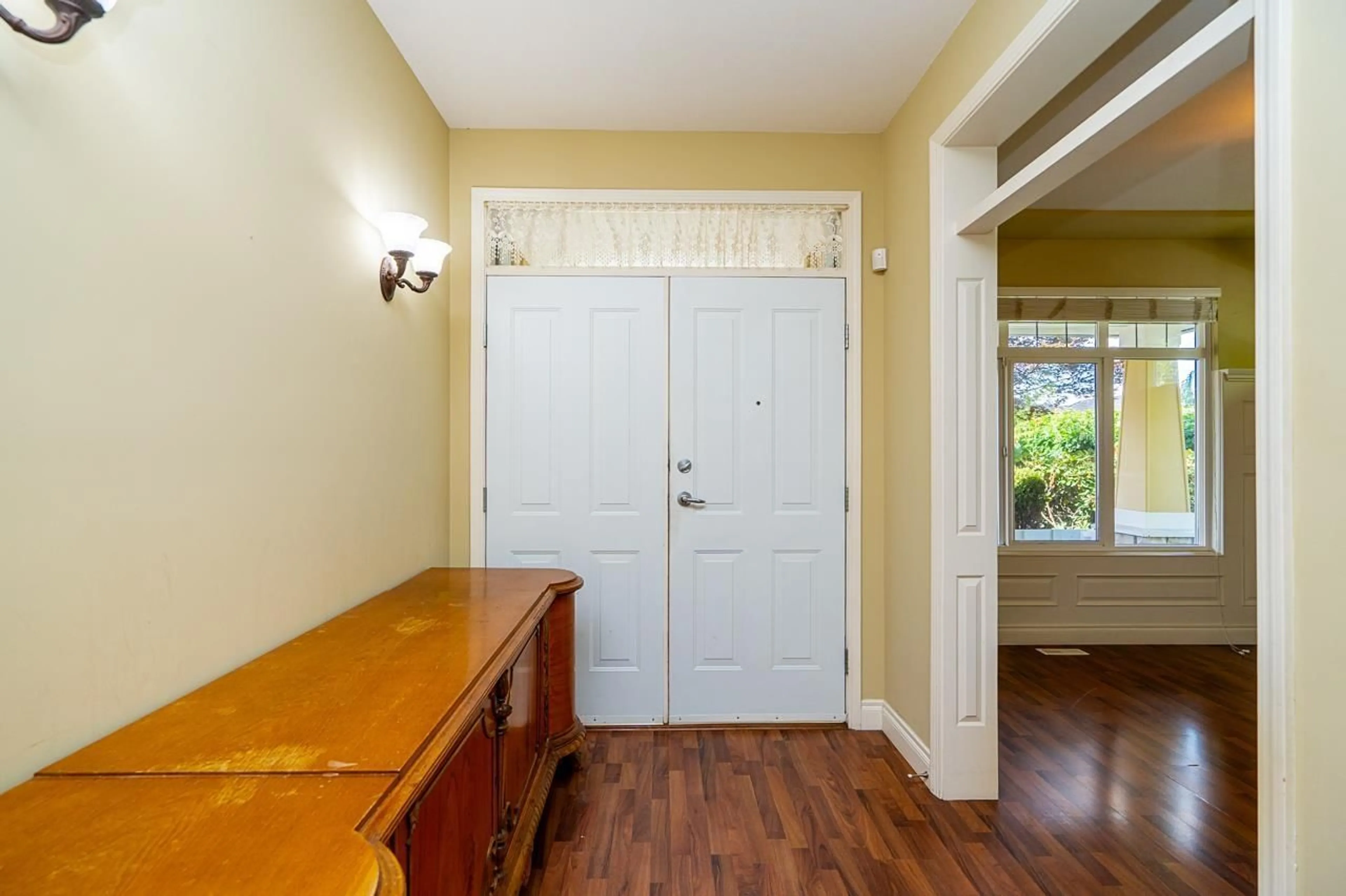 Indoor entryway for 7240 146, Surrey British Columbia V3S9L8