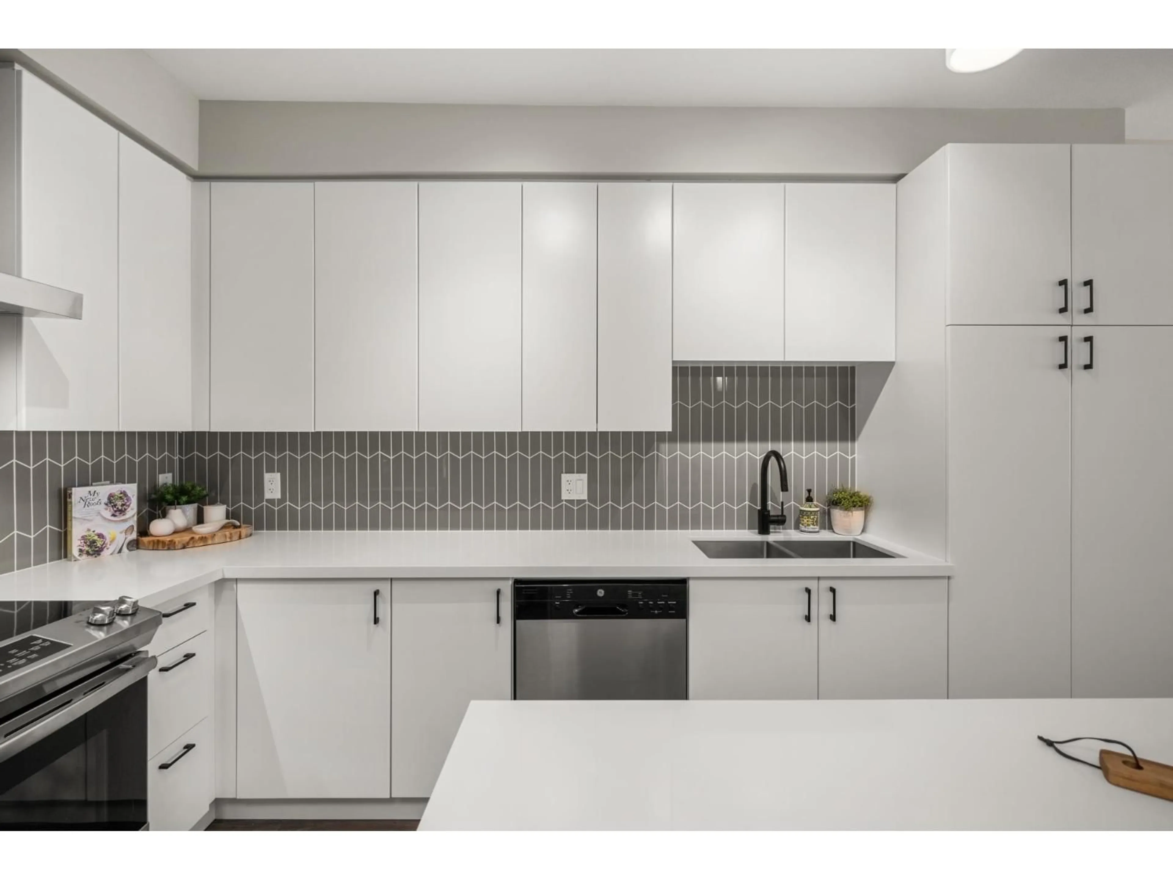 Standard kitchen, ceramic/tile floor for B512 - 20838 78B, Langley British Columbia V2Y3M2